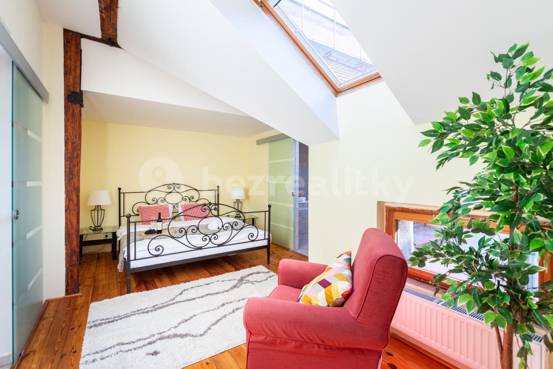 Pronájem bytu  80 m², Pštrossova, Praha, Praha