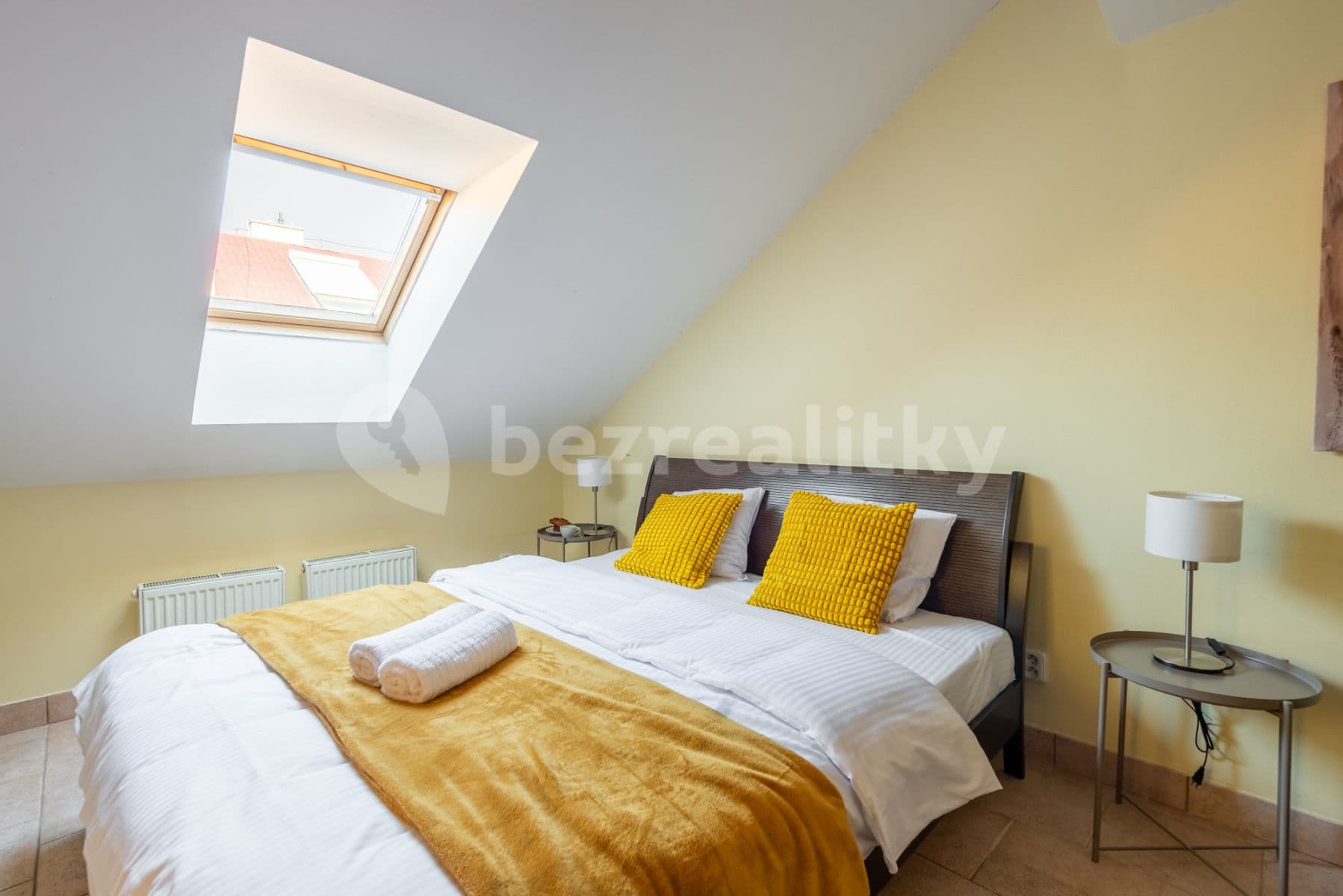 Pronájem bytu  80 m², Pštrossova, Praha, Praha