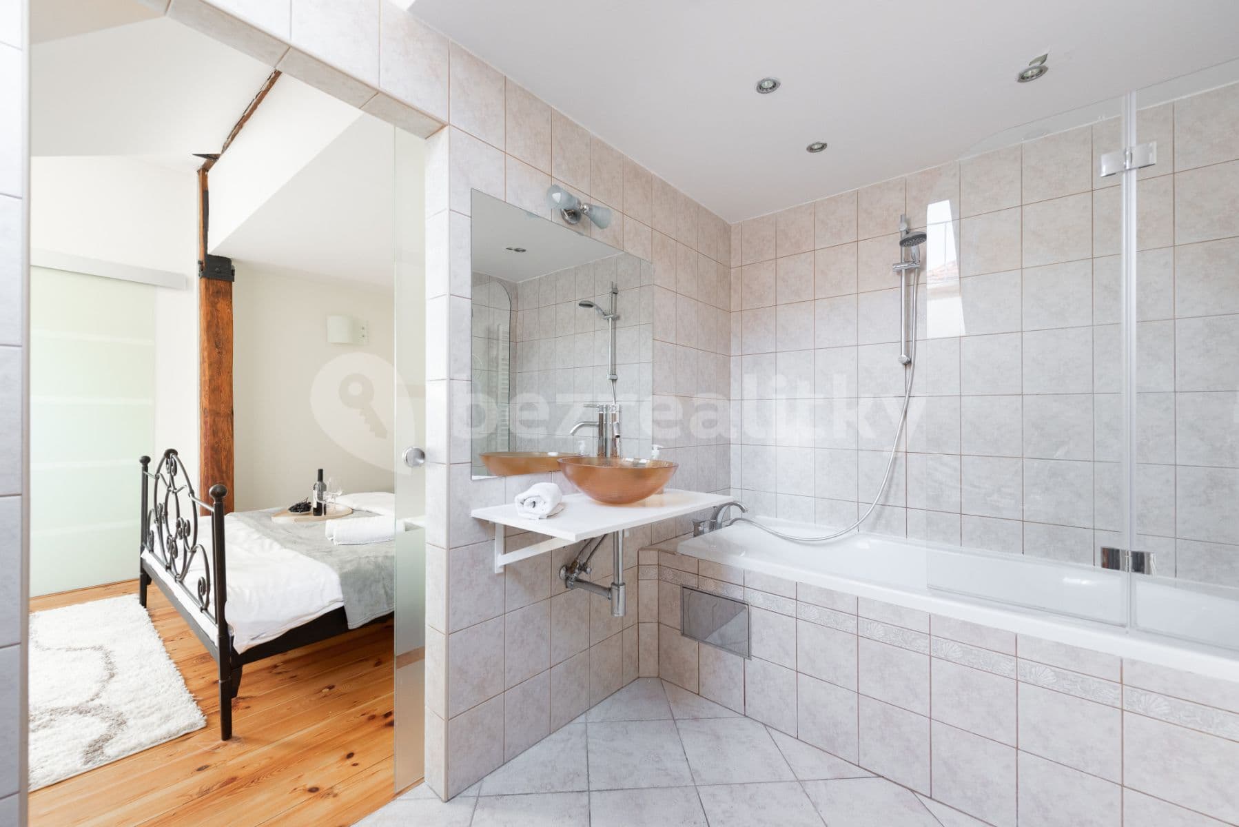 Pronájem bytu  80 m², Pštrossova, Praha, Praha