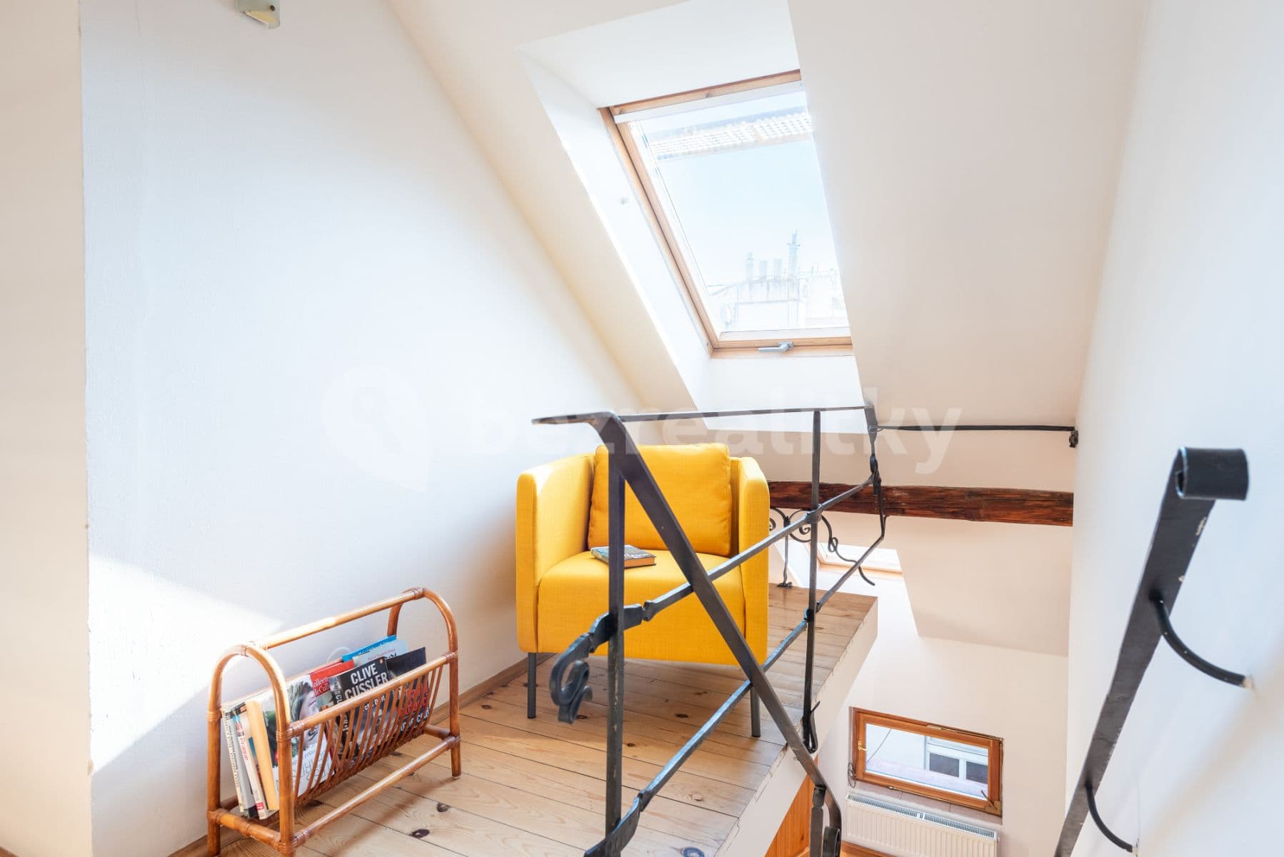 Pronájem bytu  80 m², Pštrossova, Praha, Praha