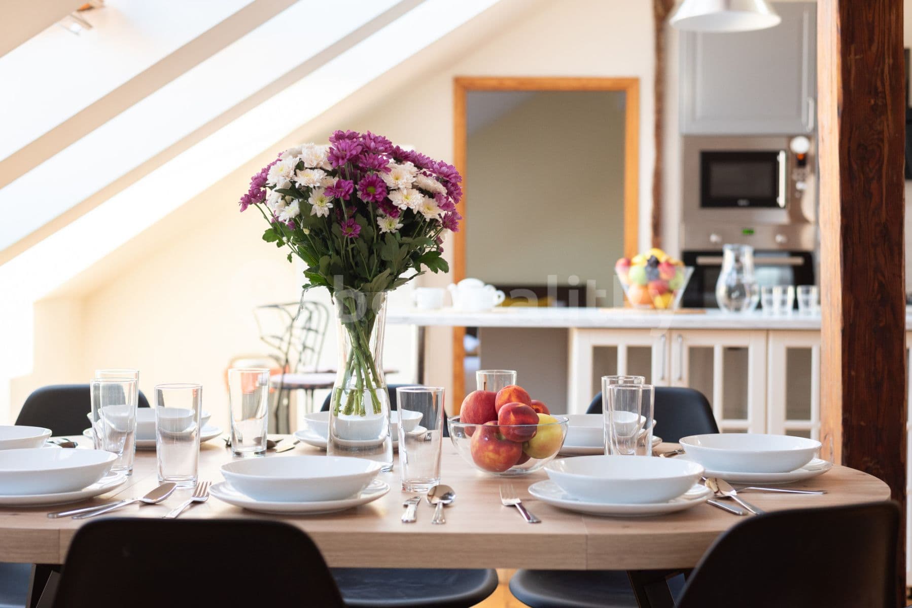 Pronájem bytu  80 m², Pštrossova, Praha, Praha