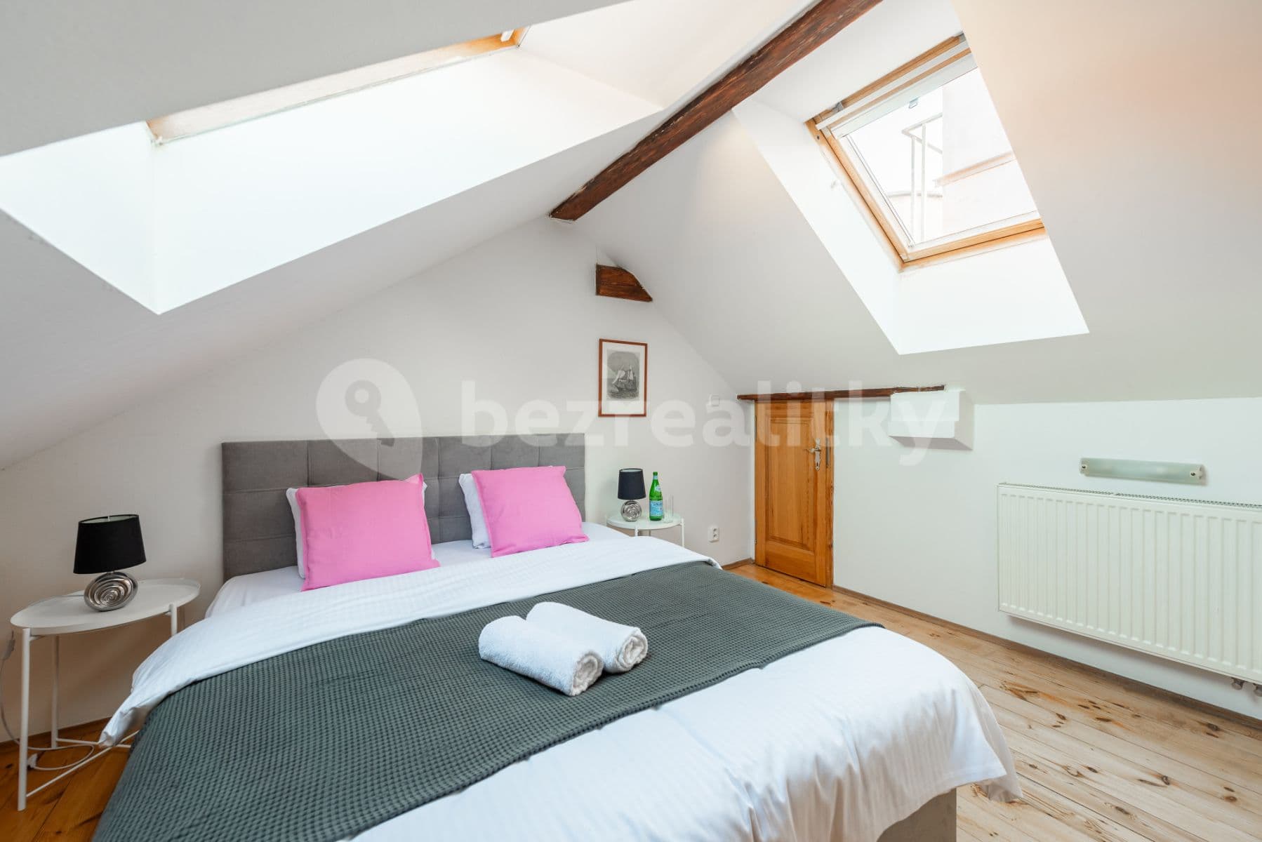 Pronájem bytu  80 m², Pštrossova, Praha, Praha