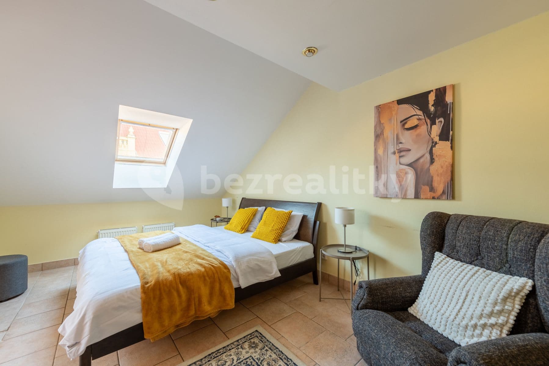 Pronájem bytu  80 m², Pštrossova, Praha, Praha
