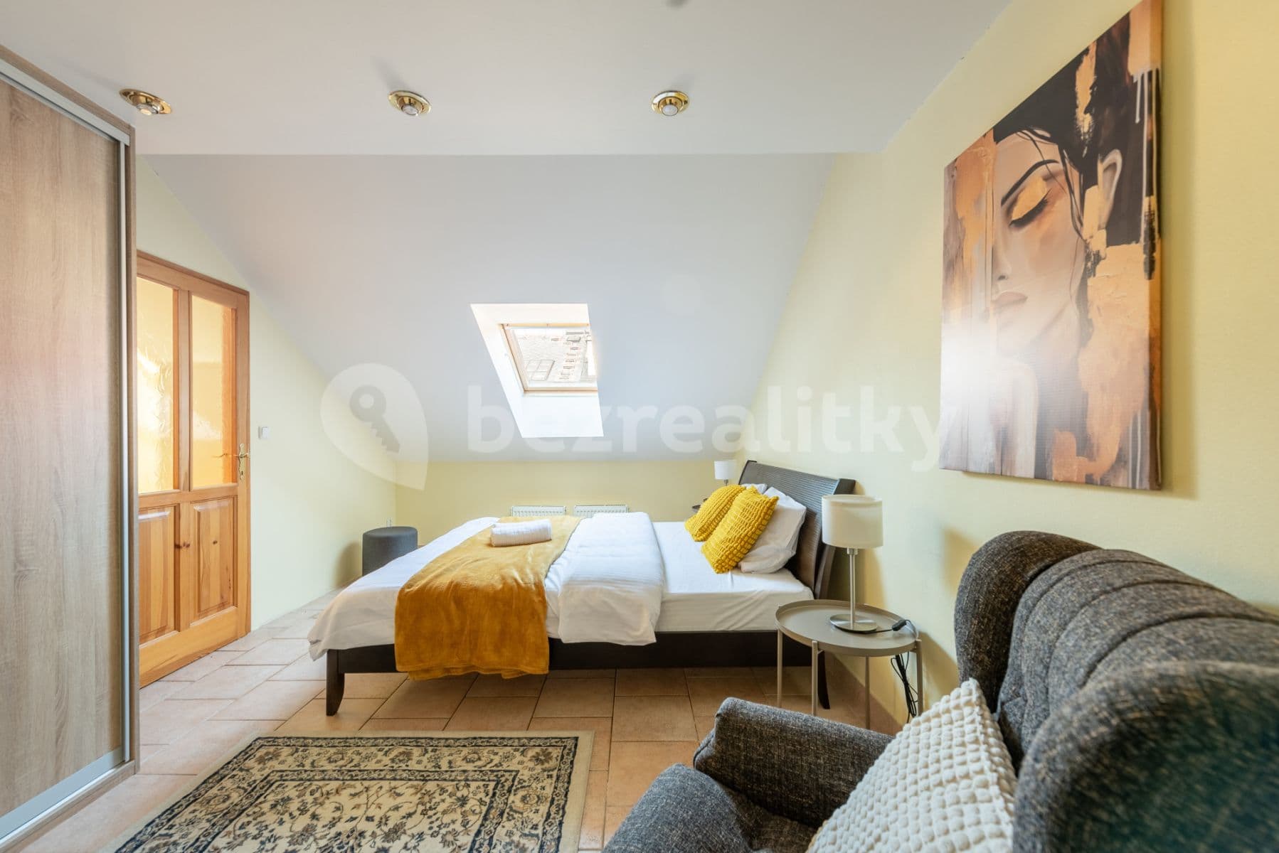 Pronájem bytu  80 m², Pštrossova, Praha, Praha