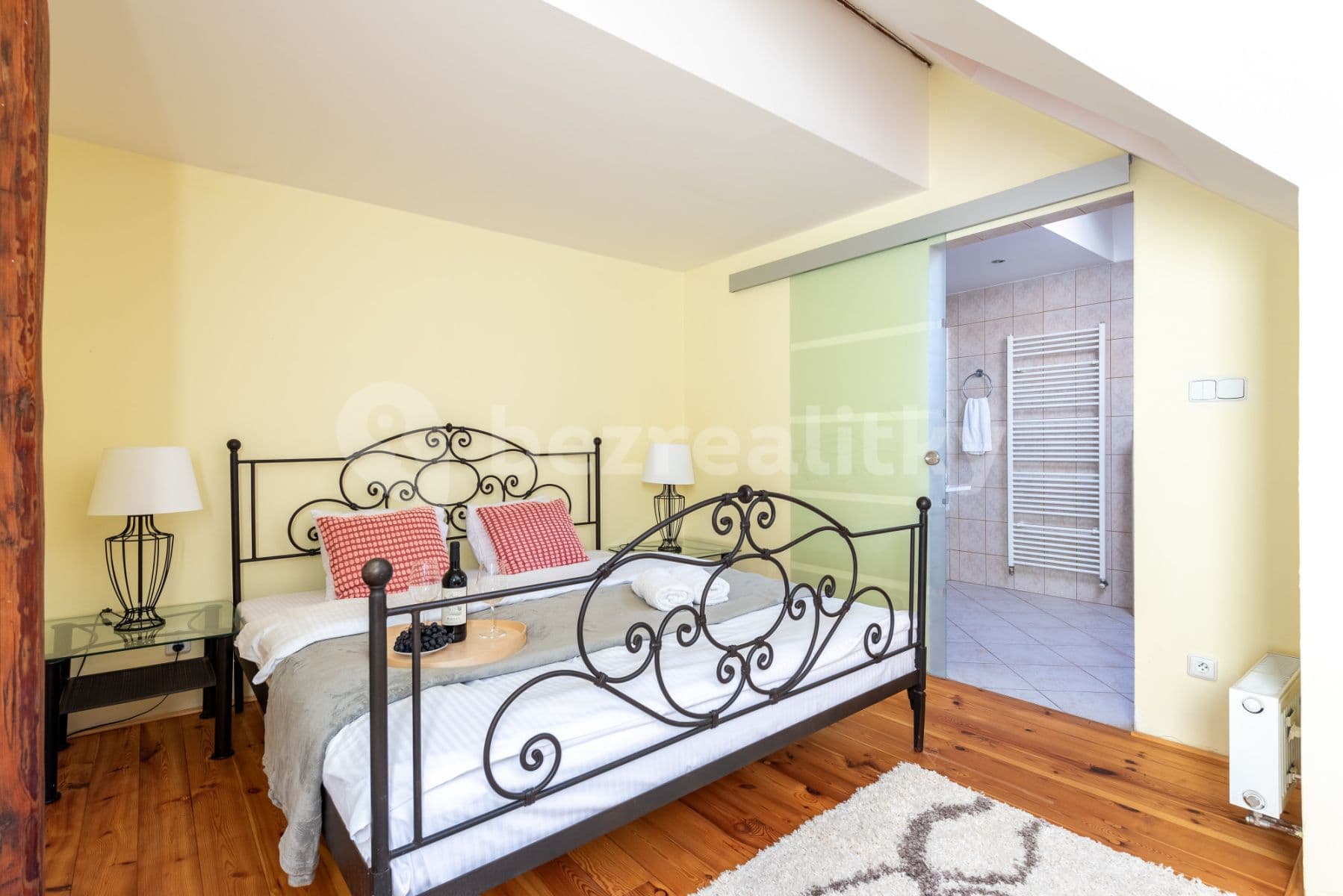 Pronájem bytu  80 m², Pštrossova, Praha, Praha