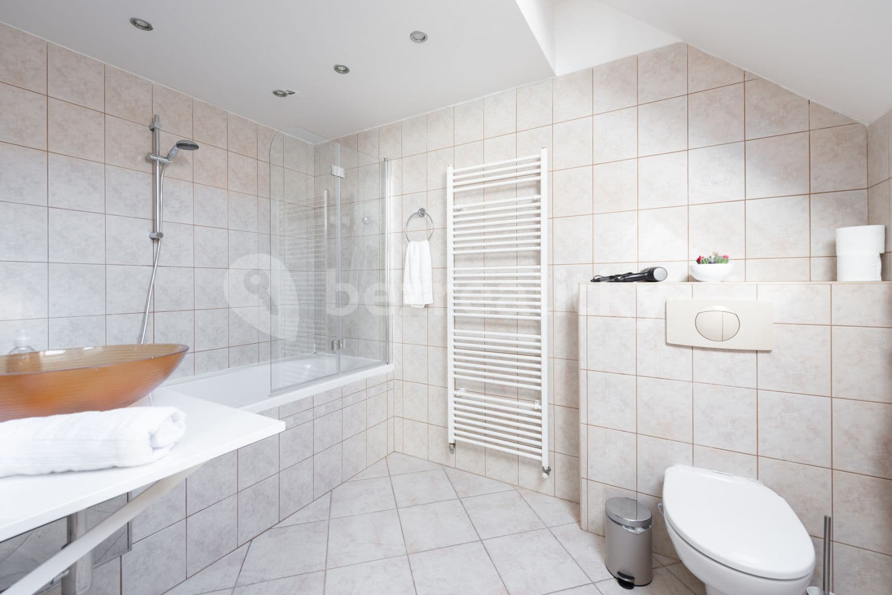 Pronájem bytu  80 m², Pštrossova, Praha, Praha
