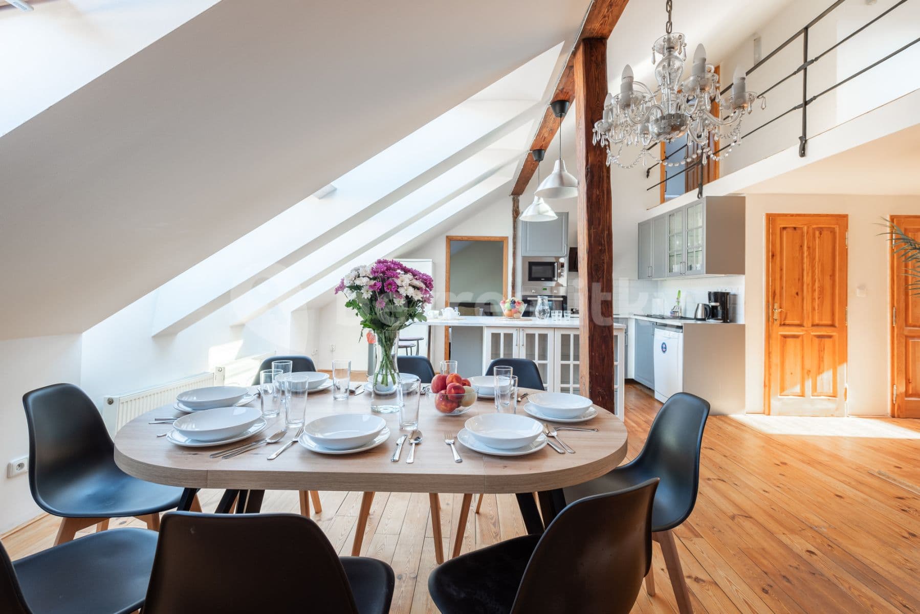 Pronájem bytu  80 m², Pštrossova, Praha, Praha