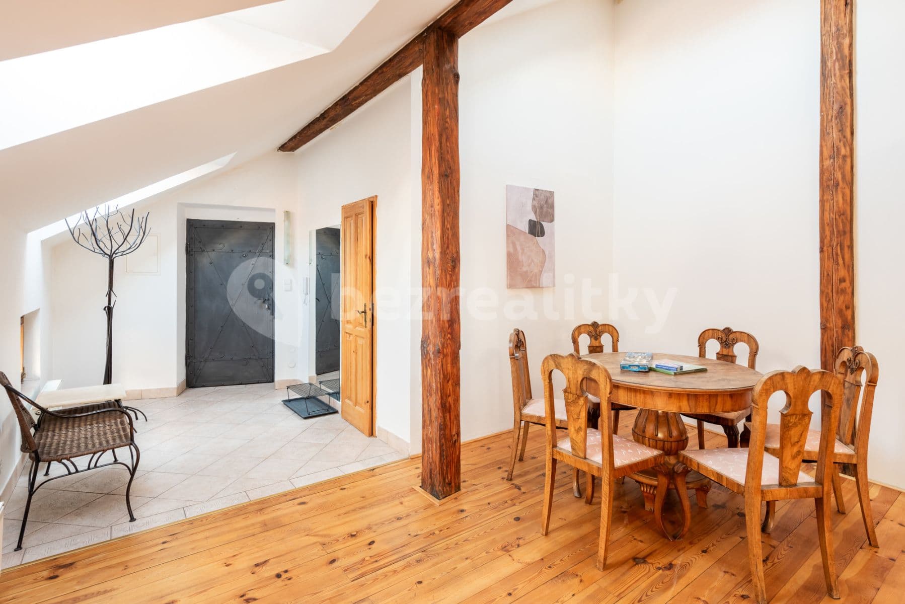 Pronájem bytu  80 m², Pštrossova, Praha, Praha