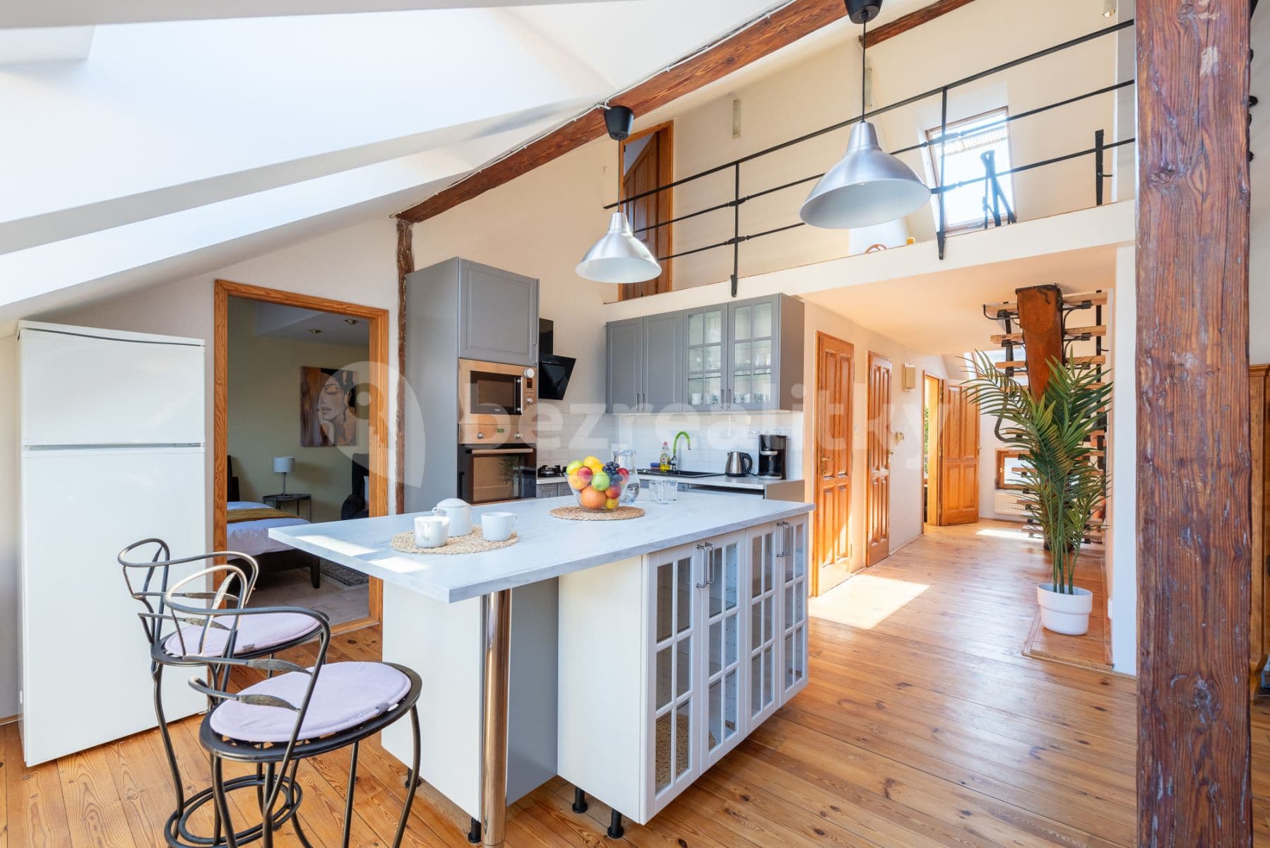 Pronájem bytu  80 m², Pštrossova, Praha, Praha