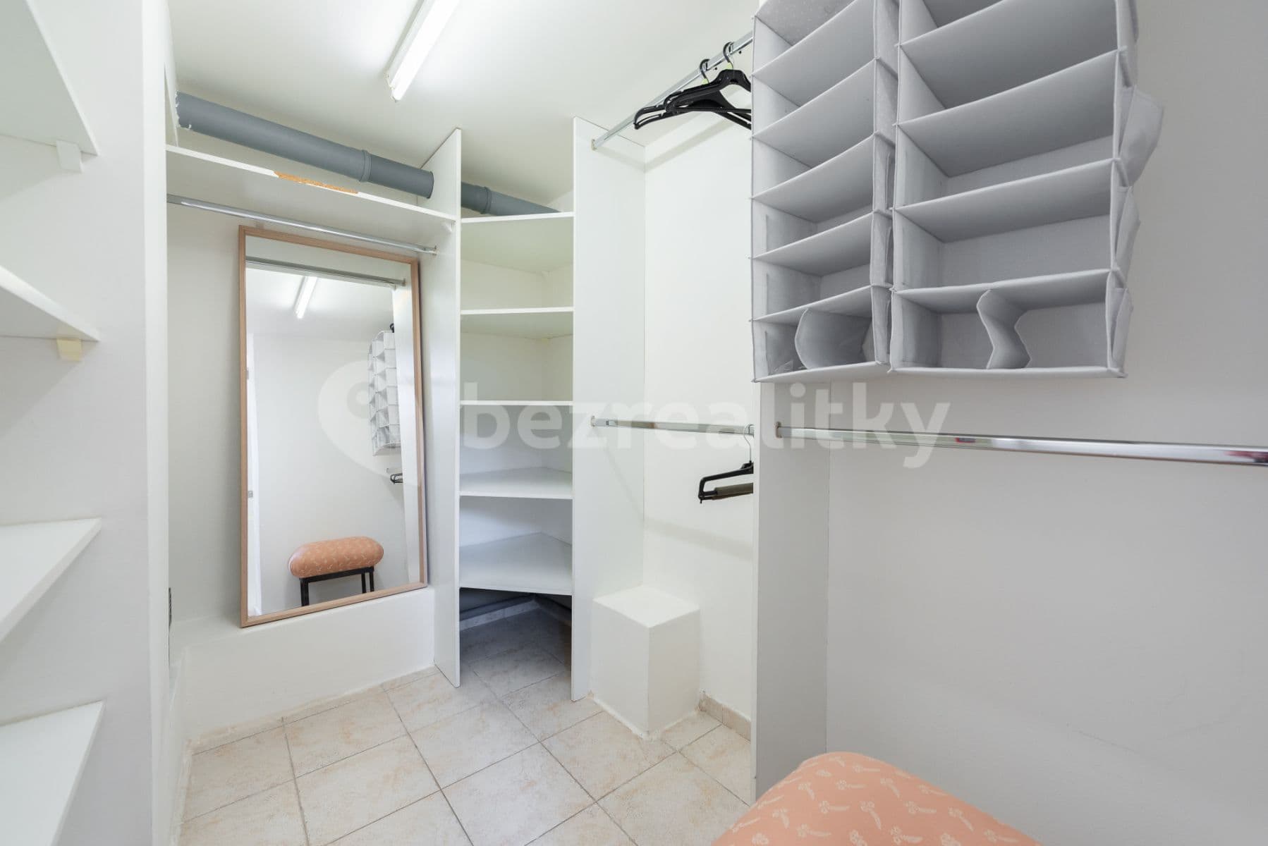 Pronájem bytu  80 m², Pštrossova, Praha, Praha