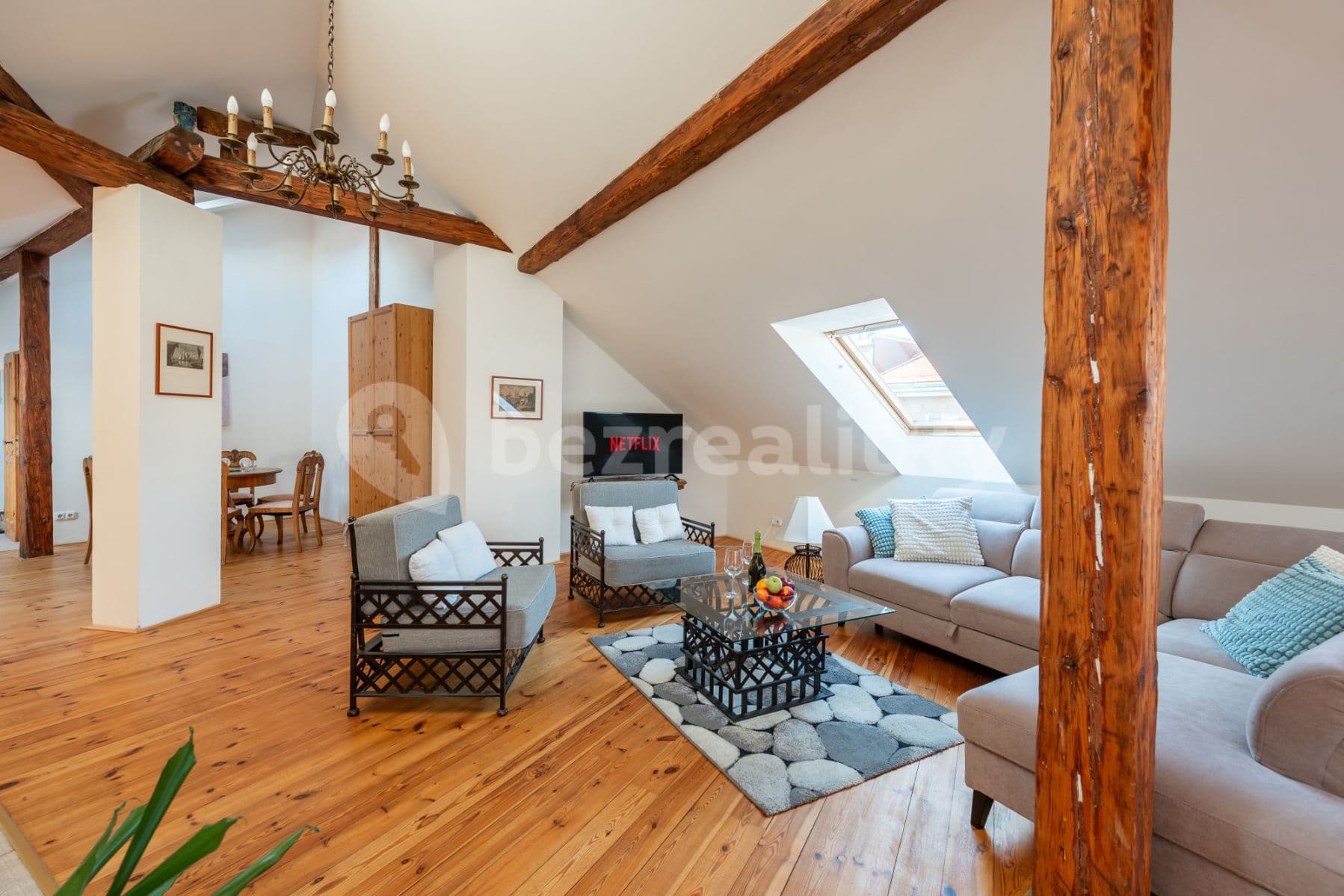 Pronájem bytu  80 m², Pštrossova, Praha, Praha
