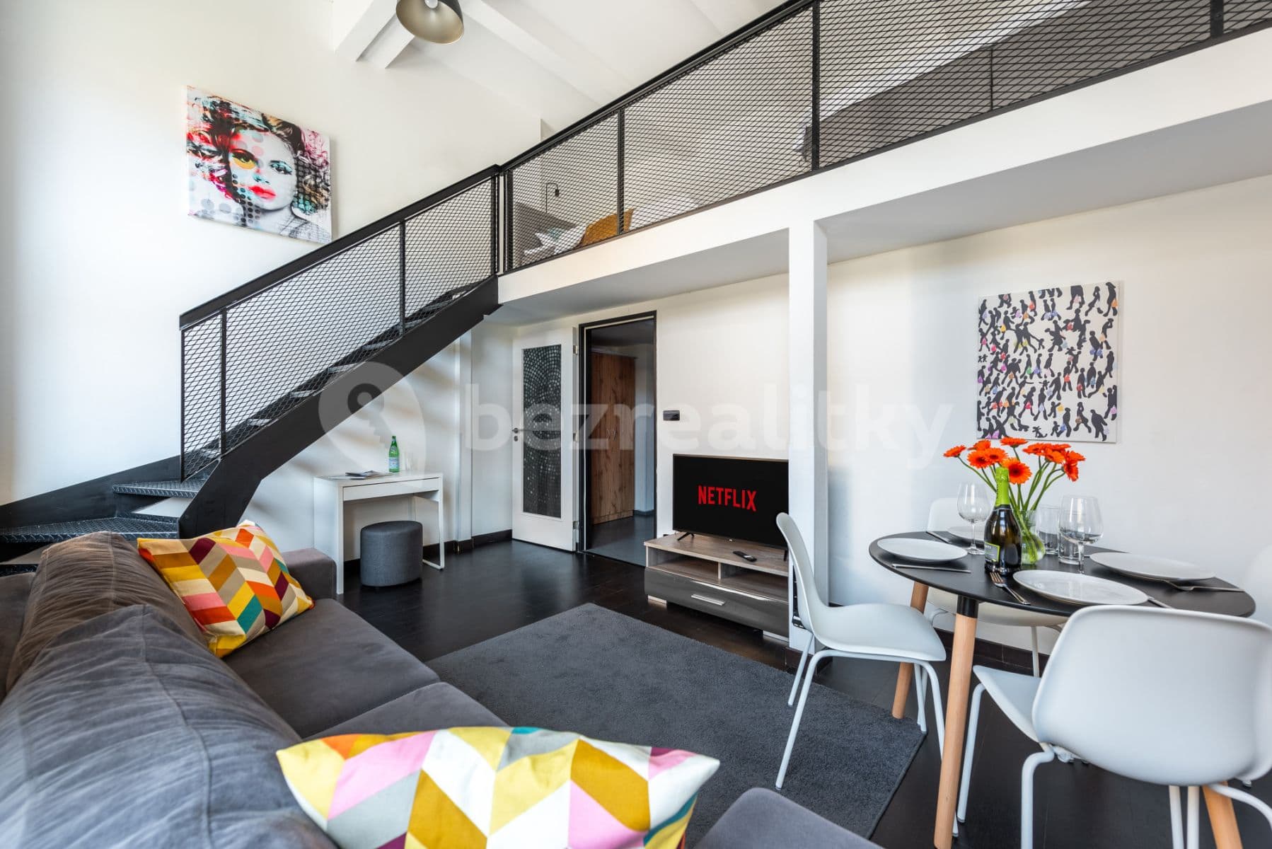 Pronájem bytu  65 m², Křižíkova, Praha, Praha