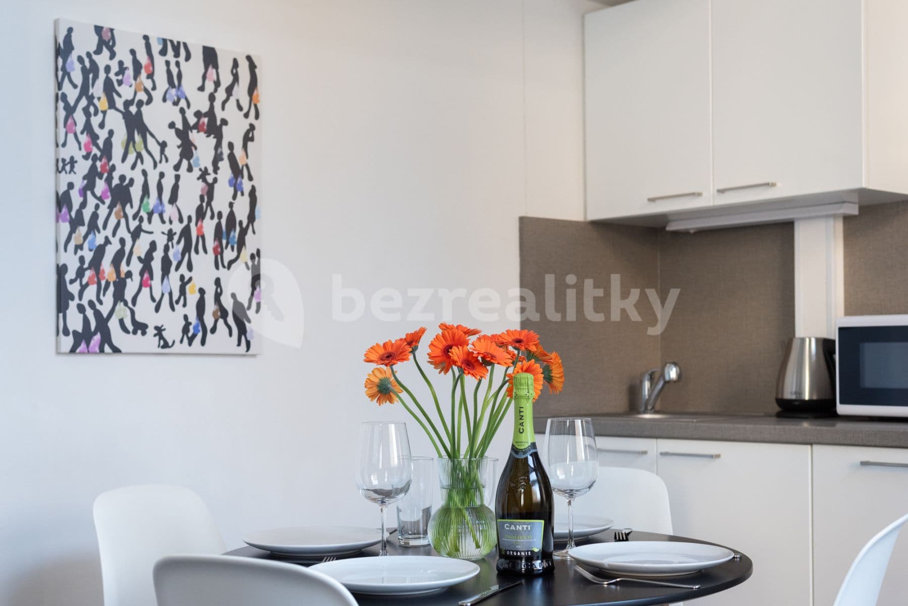 Pronájem bytu  65 m², Křižíkova, Praha, Praha