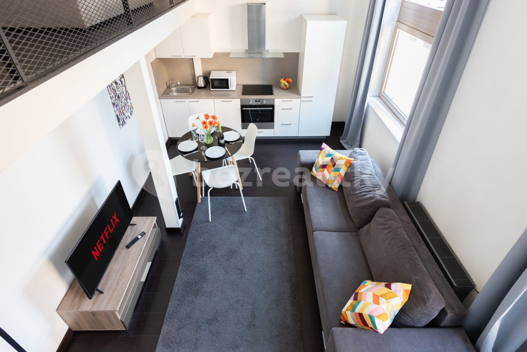 Pronájem bytu  65 m², Křižíkova, Praha, Praha