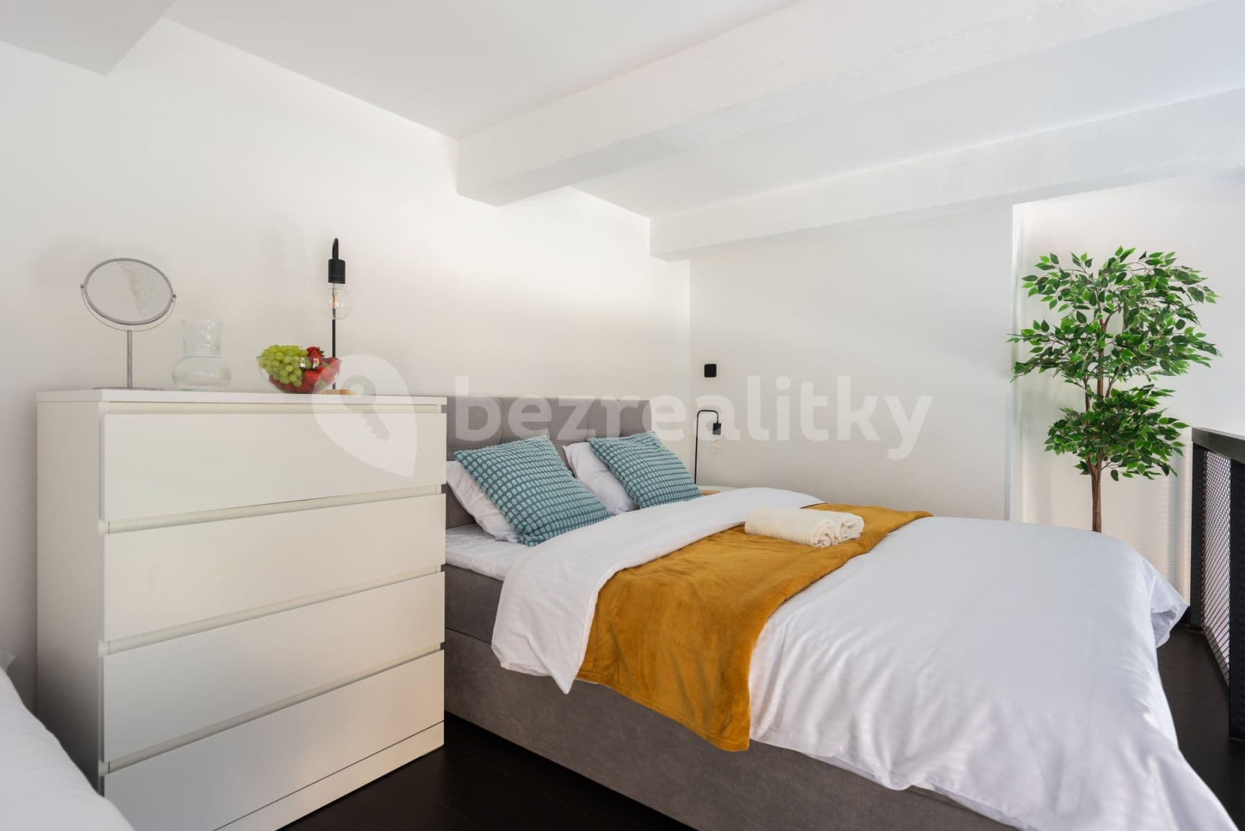 Pronájem bytu  65 m², Křižíkova, Praha, Praha