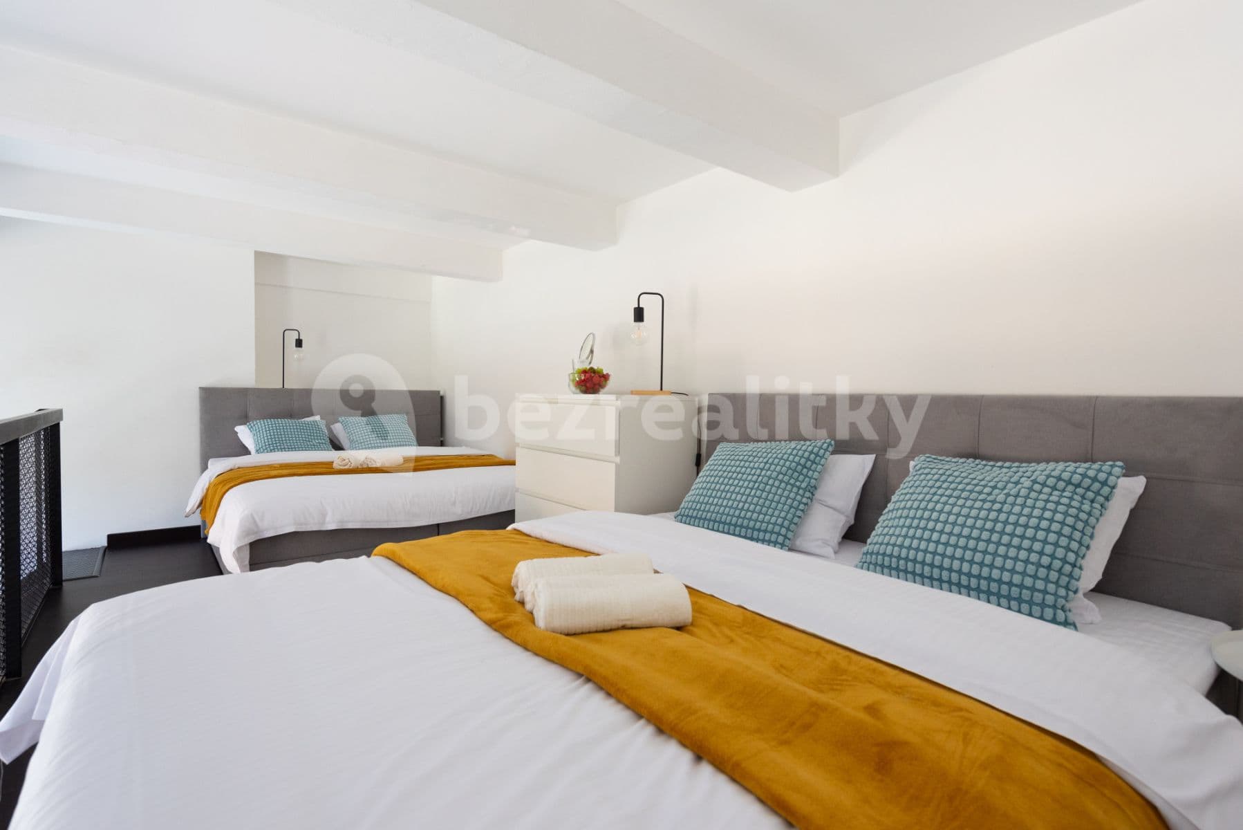 Pronájem bytu  65 m², Křižíkova, Praha, Praha