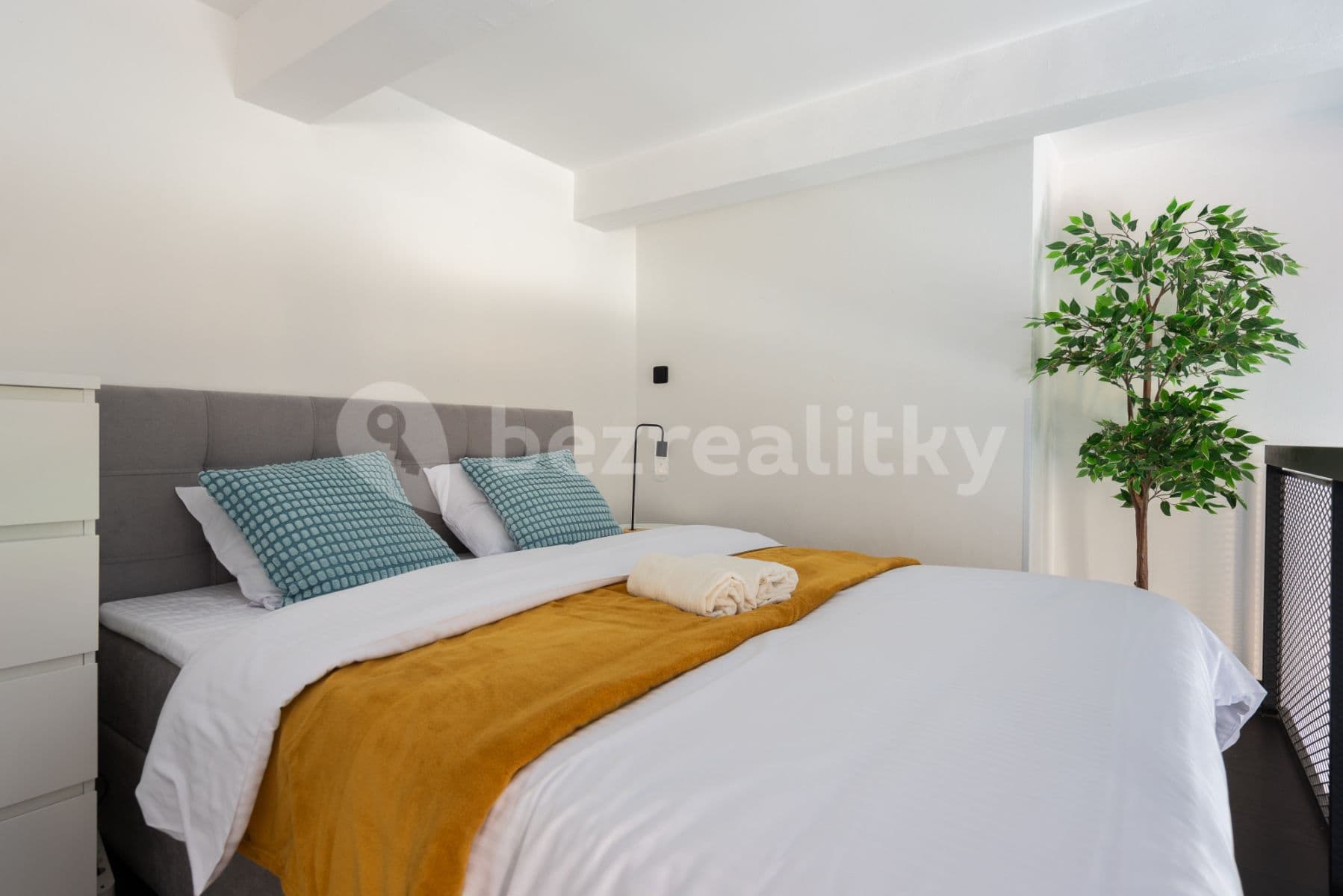 Pronájem bytu  65 m², Křižíkova, Praha, Praha