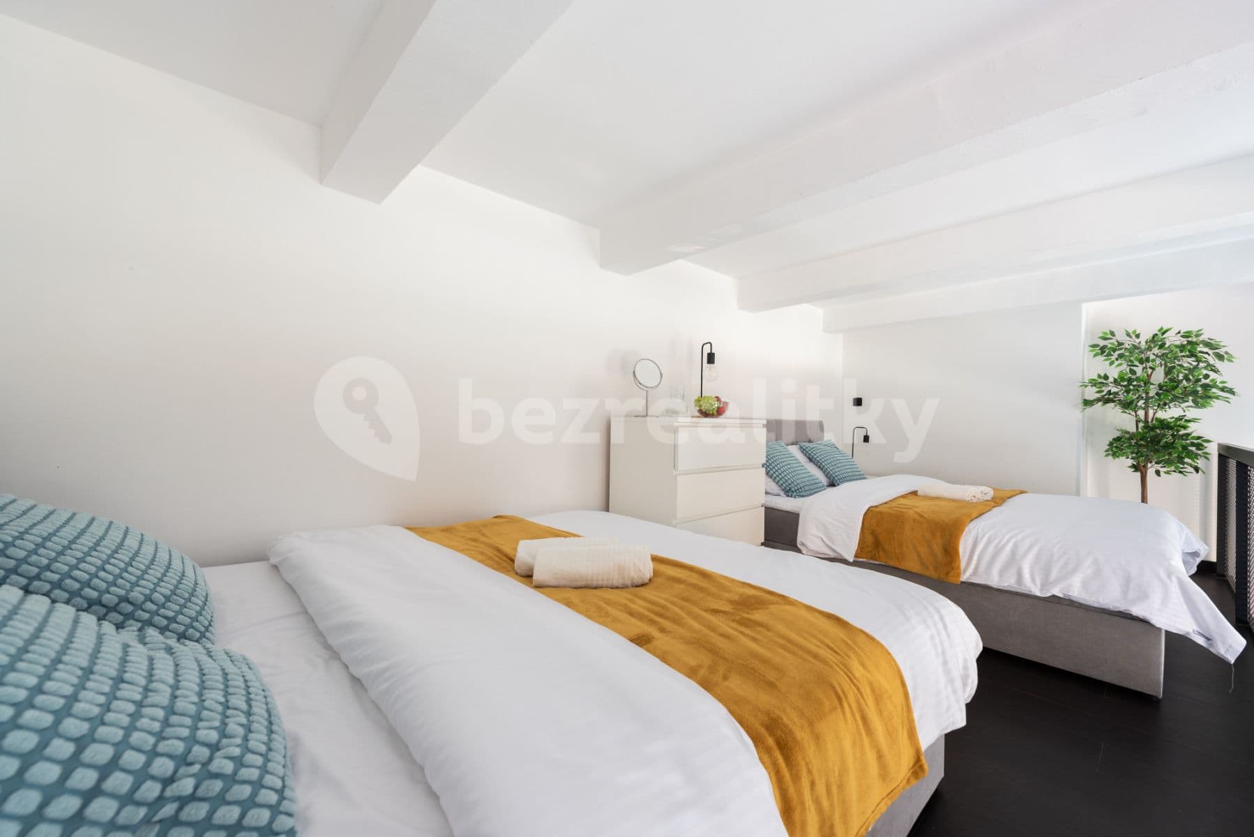 Pronájem bytu  65 m², Křižíkova, Praha, Praha