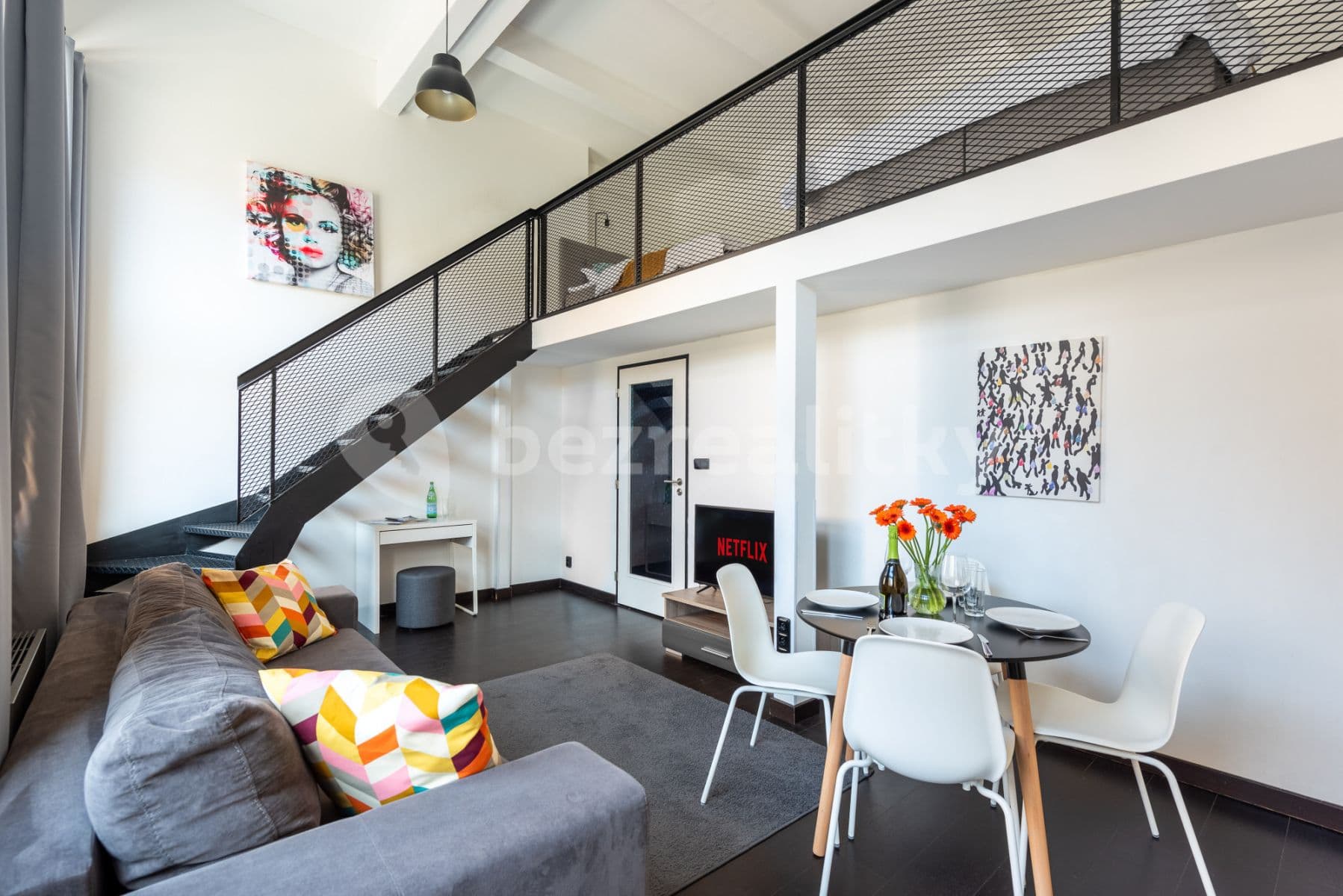 Pronájem bytu  65 m², Křižíkova, Praha, Praha