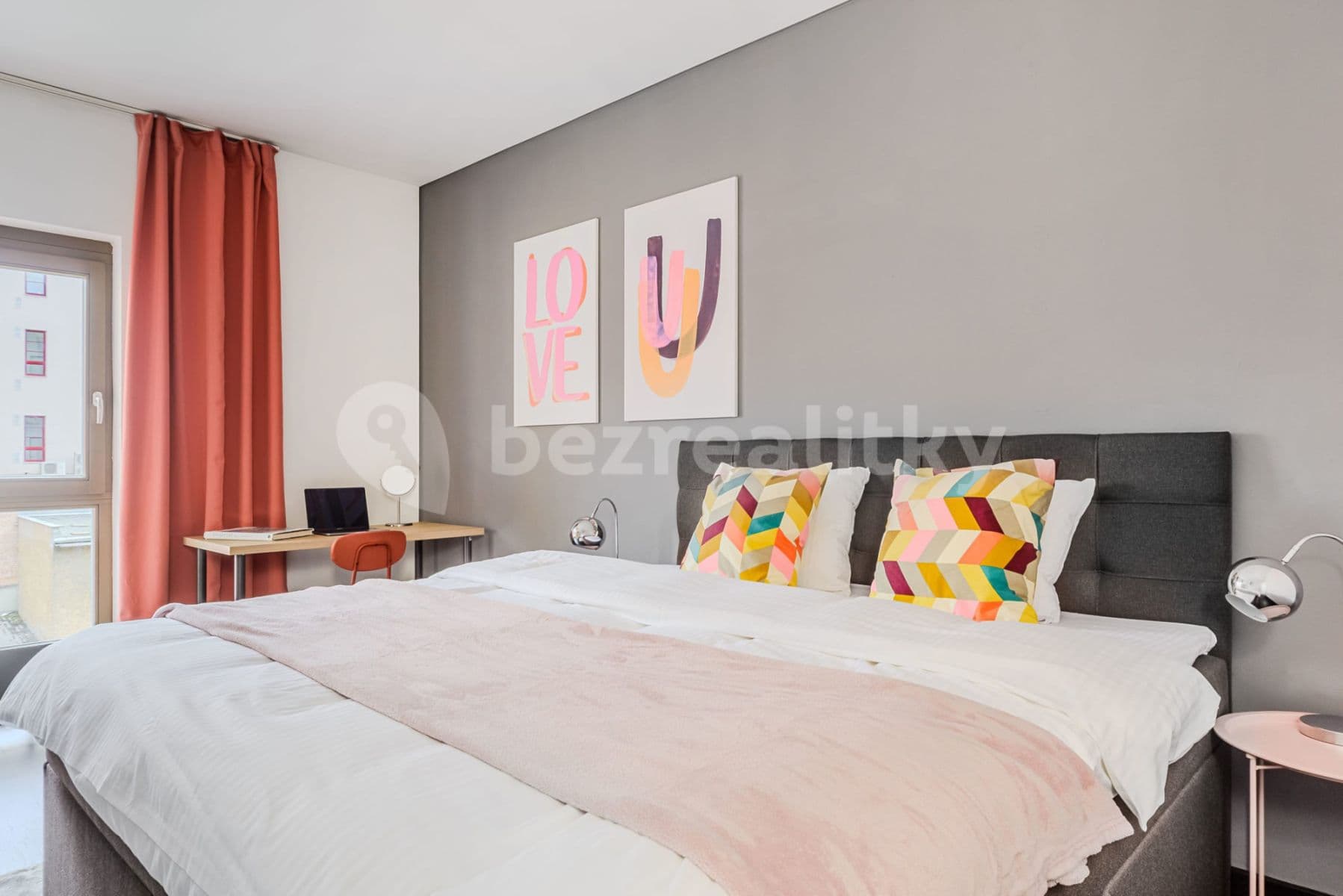 Pronájem bytu  95 m², Křižíkova, Praha, Praha
