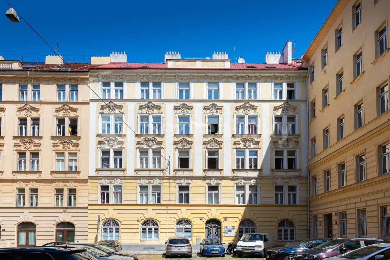 Pronájem bytu  95 m², Křižíkova, Praha, Praha