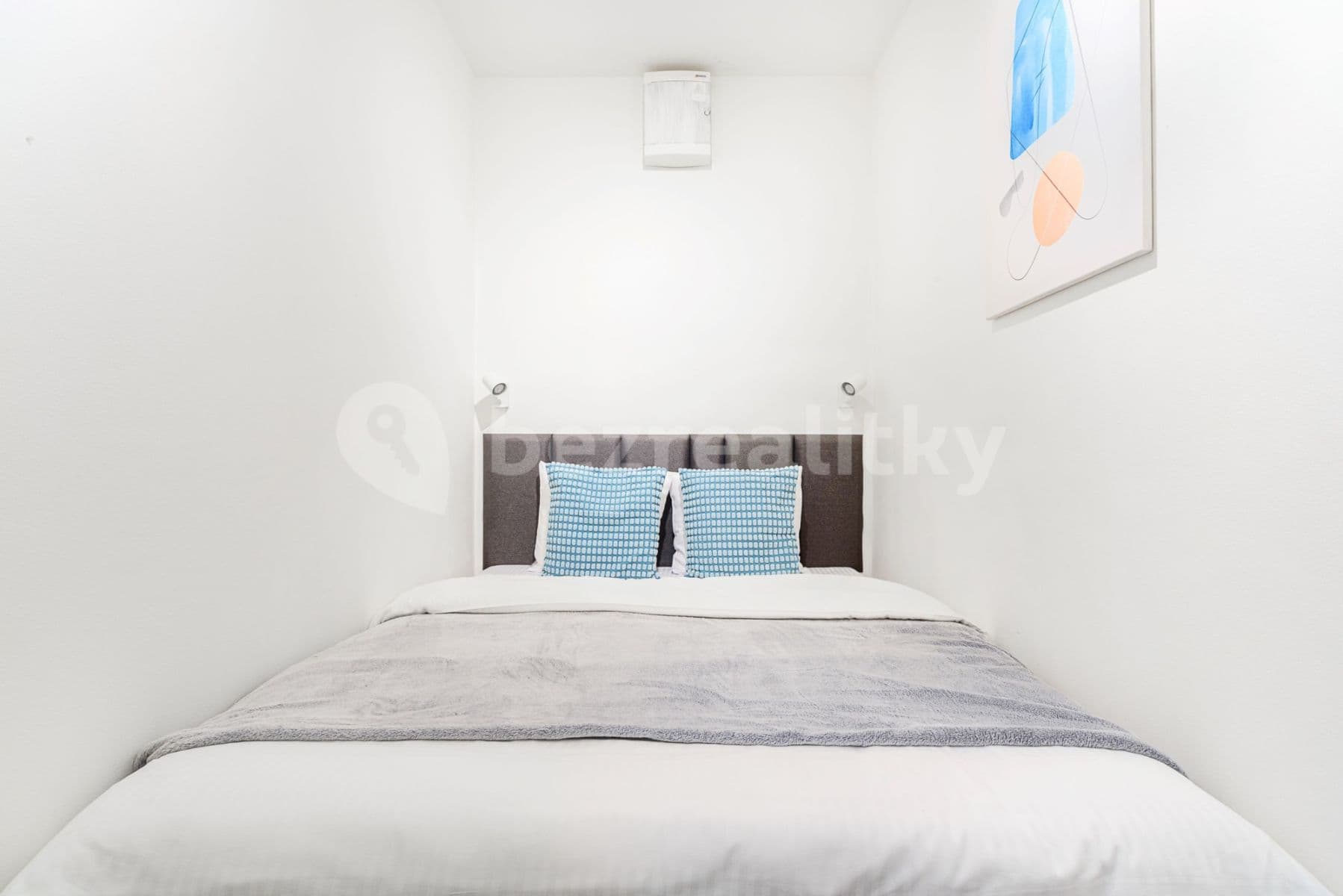 Pronájem bytu  95 m², Křižíkova, Praha, Praha