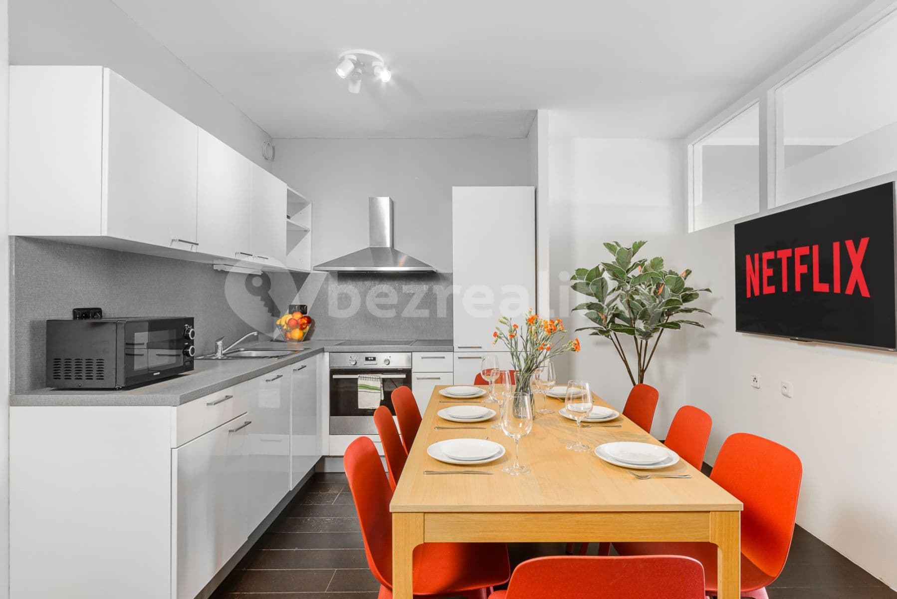 Pronájem bytu  95 m², Křižíkova, Praha, Praha