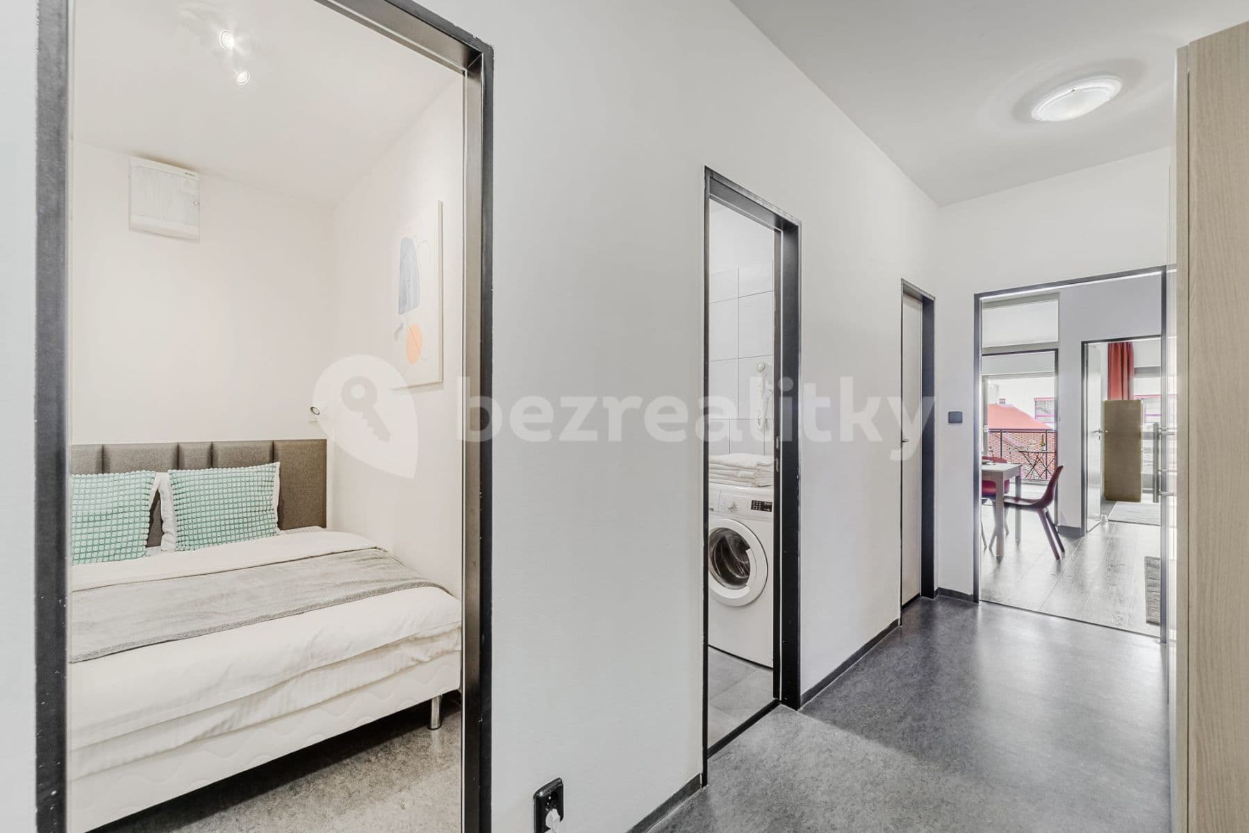 Pronájem bytu  95 m², Křižíkova, Praha, Praha