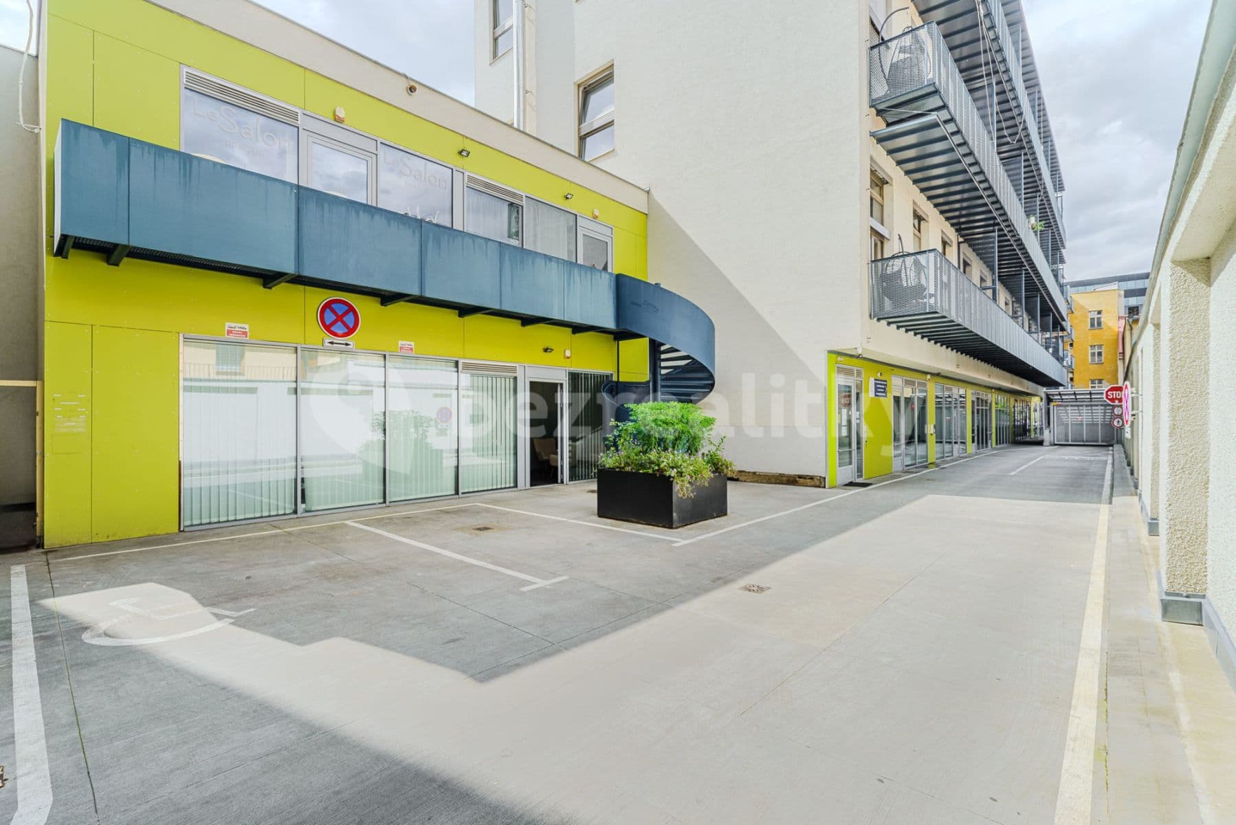 Pronájem bytu  95 m², Křižíkova, Praha, Praha
