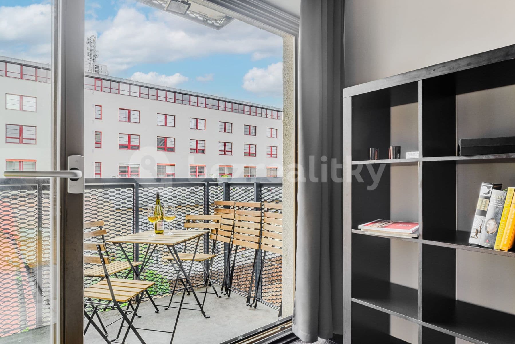 Pronájem bytu  95 m², Křižíkova, Praha, Praha
