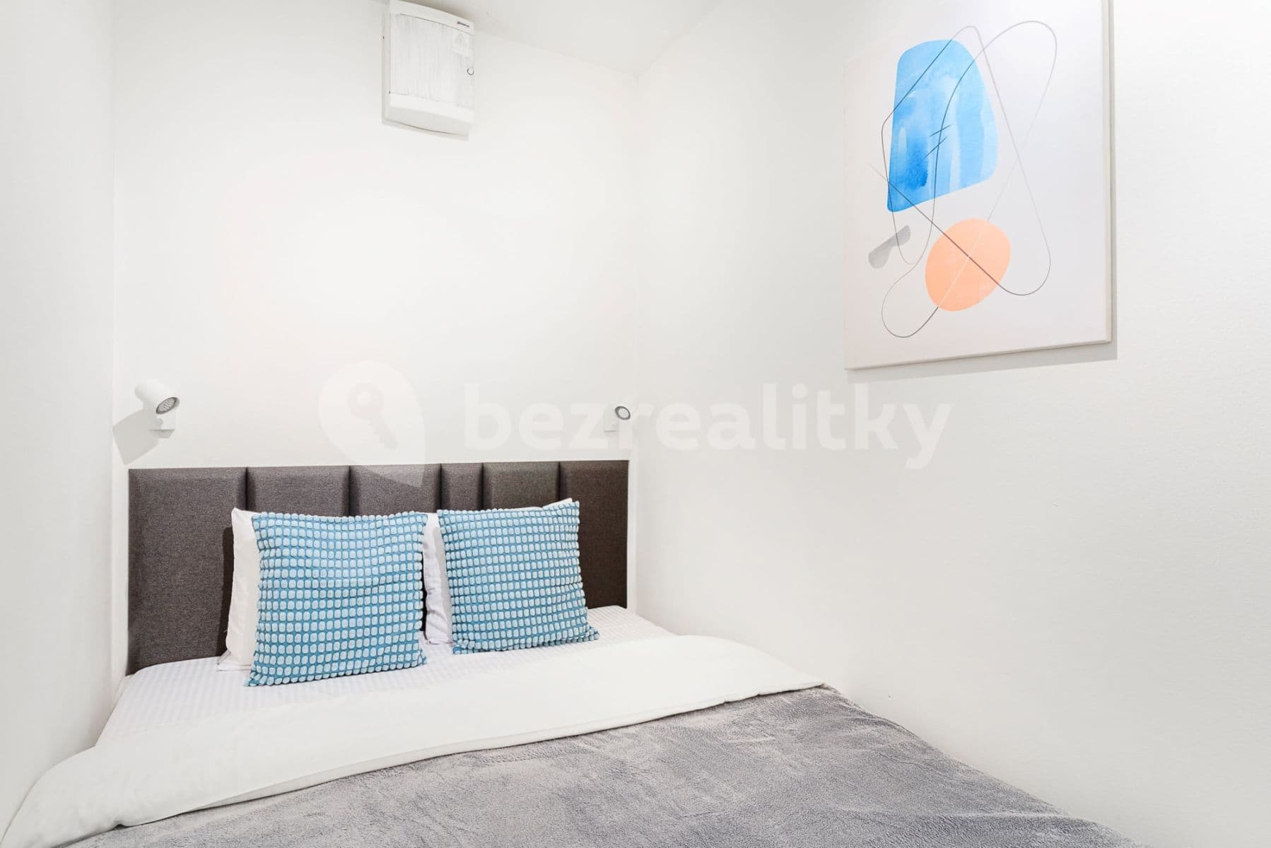 Pronájem bytu  95 m², Křižíkova, Praha, Praha
