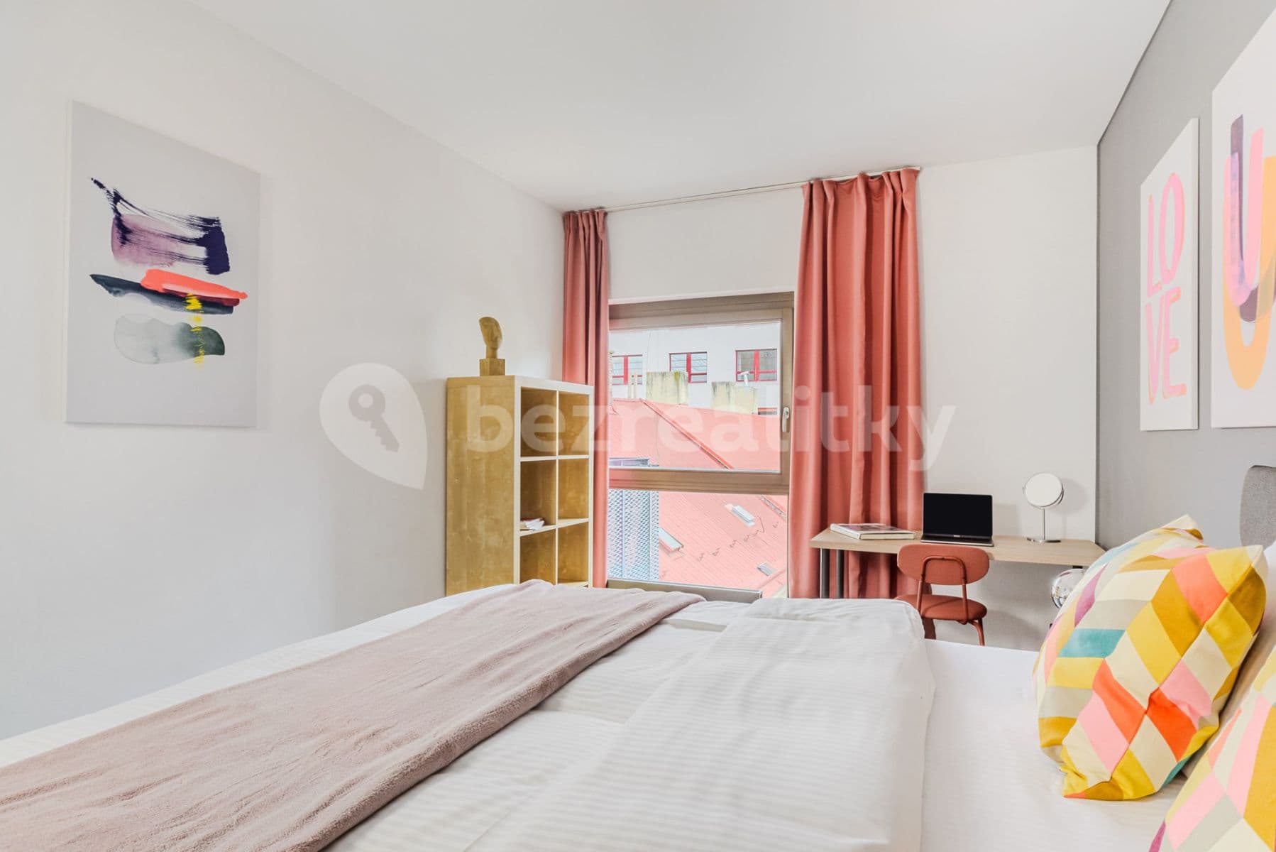 Pronájem bytu  95 m², Křižíkova, Praha, Praha