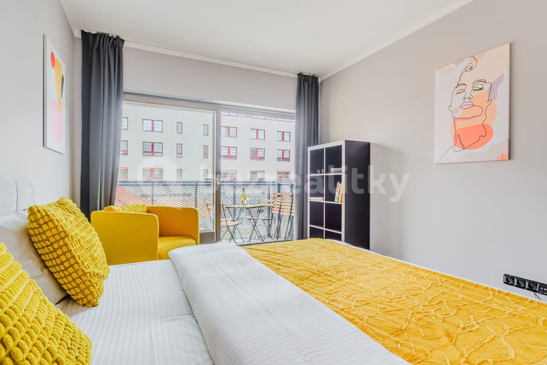Pronájem bytu  95 m², Křižíkova, Praha, Praha