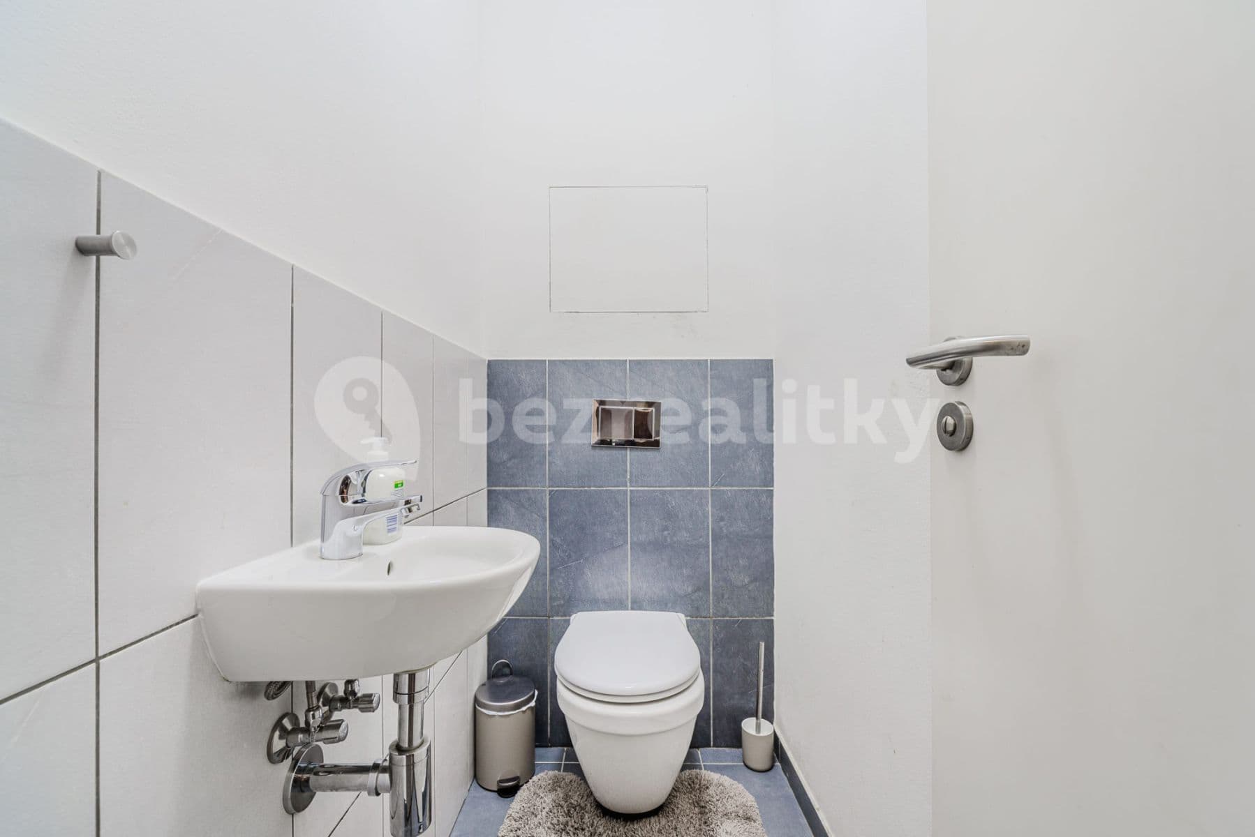 Pronájem bytu  95 m², Křižíkova, Praha, Praha