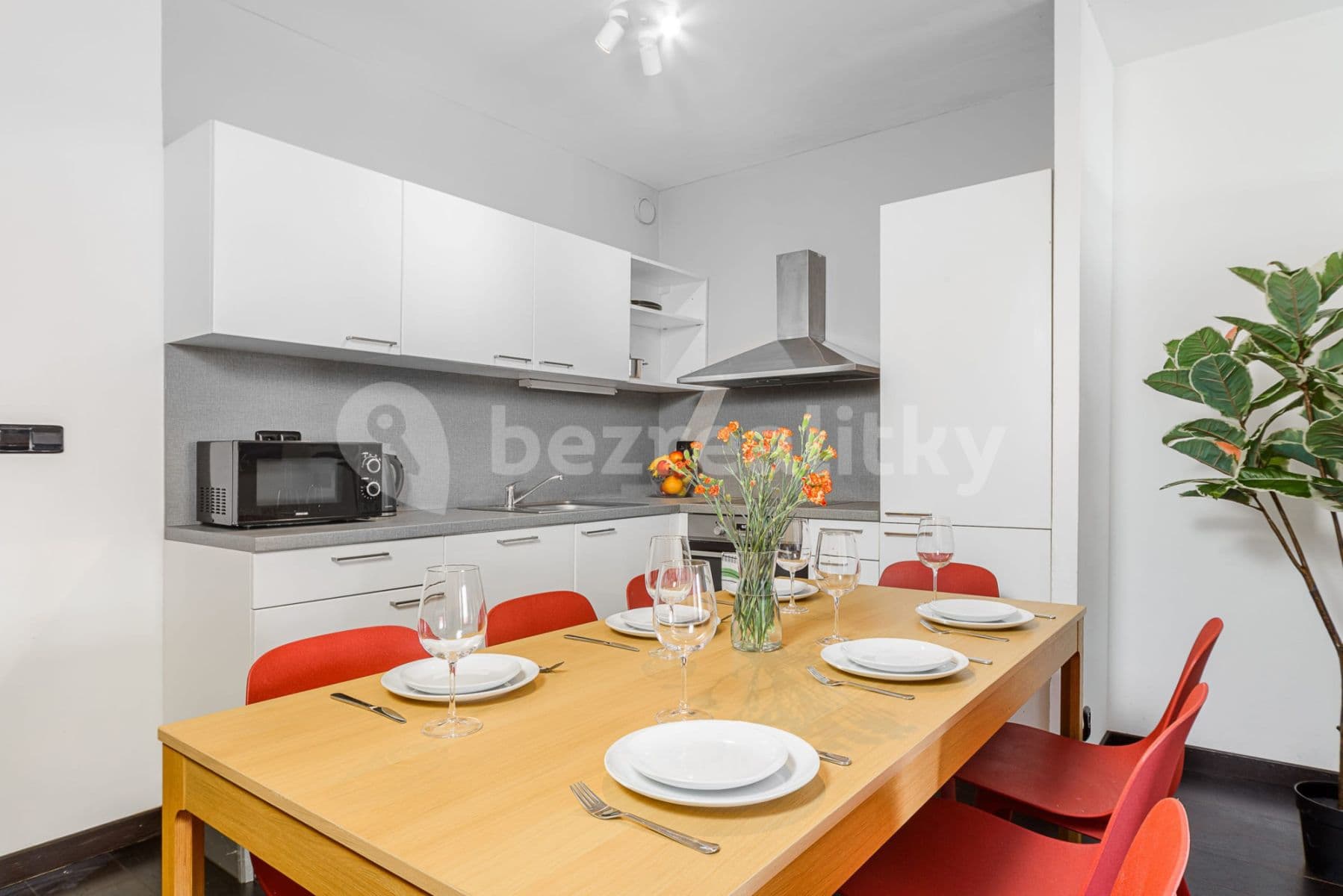 Pronájem bytu  95 m², Křižíkova, Praha, Praha