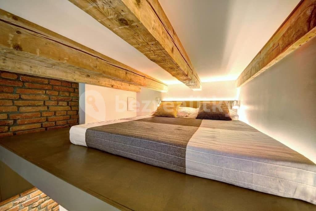 Pronájem bytu  20 m², Vrchlického, Praha, Praha