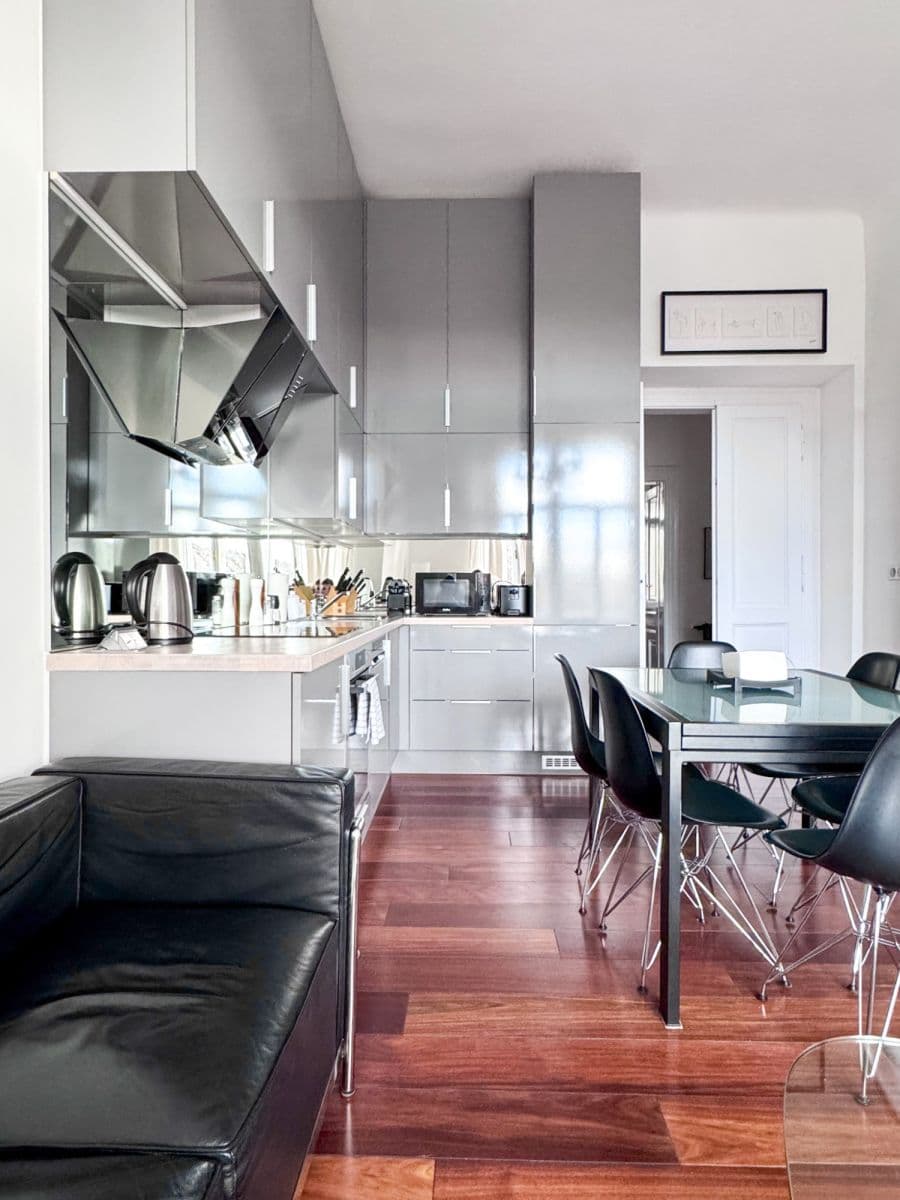 Pronájem bytu  80 m², Masarykovo nábřeží, Praha, Praha