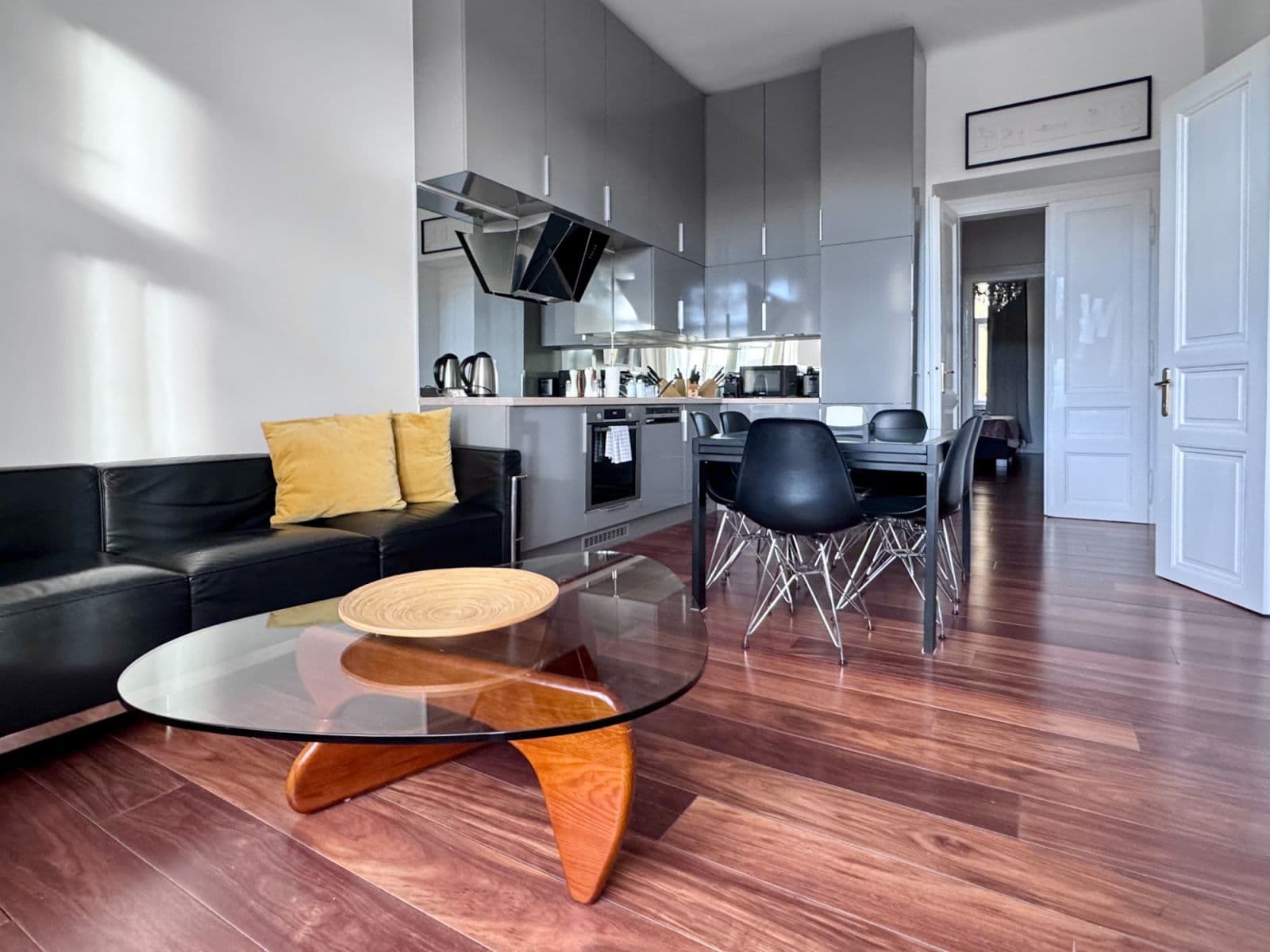 Pronájem bytu  80 m², Masarykovo nábřeží, Praha, Praha