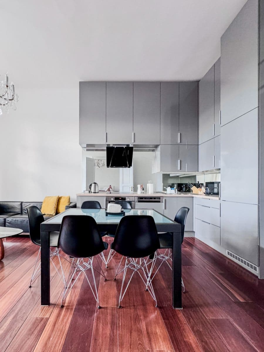 Pronájem bytu  80 m², Masarykovo nábřeží, Praha, Praha