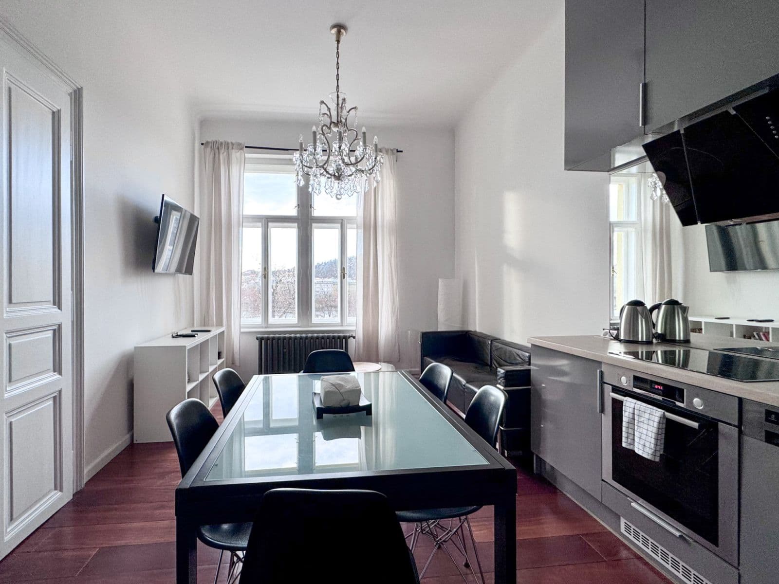 Pronájem bytu  80 m², Masarykovo nábřeží, Praha, Praha