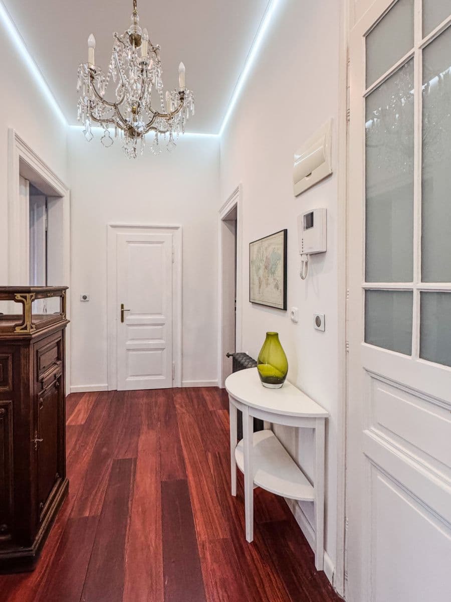 Pronájem bytu  80 m², Masarykovo nábřeží, Praha, Praha