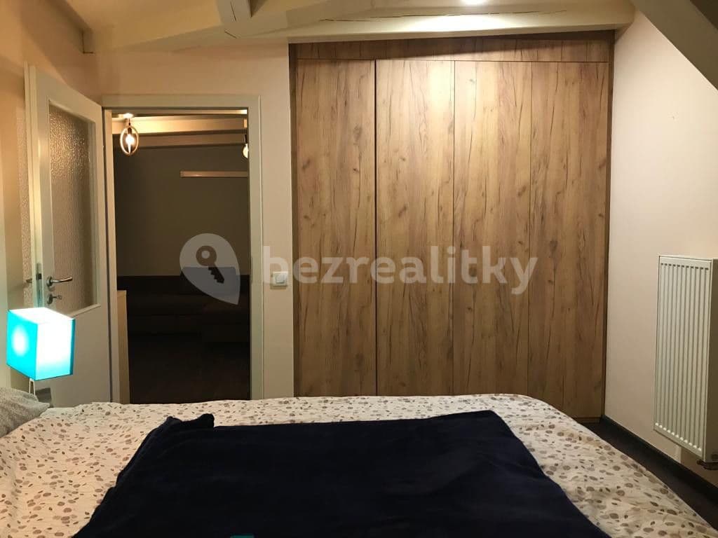 Pronájem bytu  125 m², Karlovo náměstí, Praha, Praha