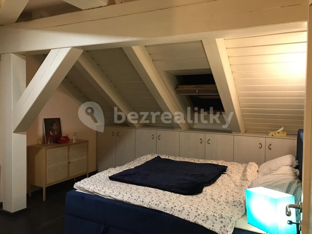 Pronájem bytu  125 m², Karlovo náměstí, Praha, Praha