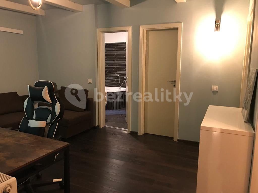 Pronájem bytu  125 m², Karlovo náměstí, Praha, Praha