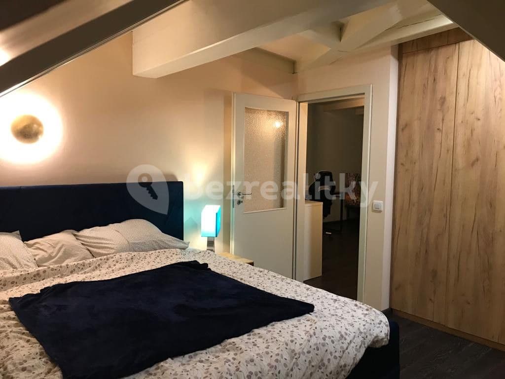 Pronájem bytu  125 m², Karlovo náměstí, Praha, Praha