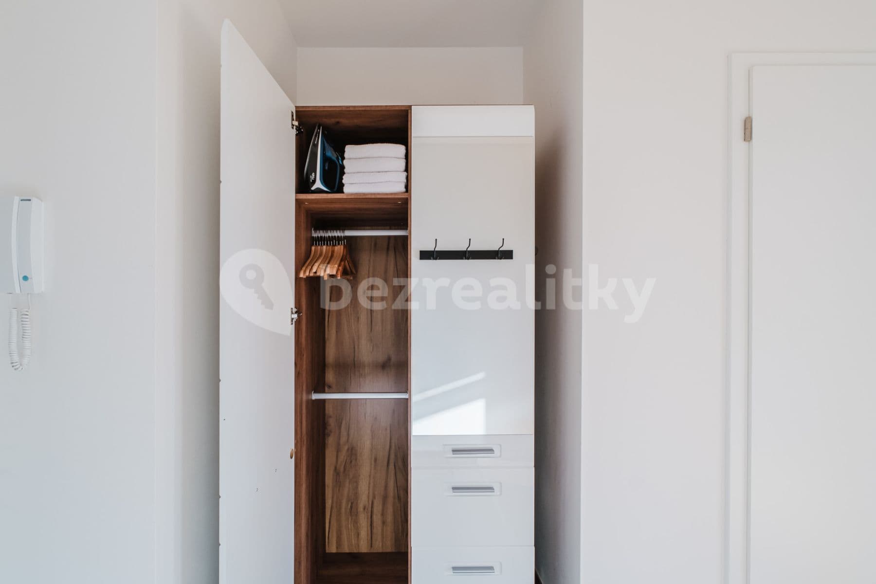 Pronájem bytu  40 m², Olgy Havlové, Praha, Praha