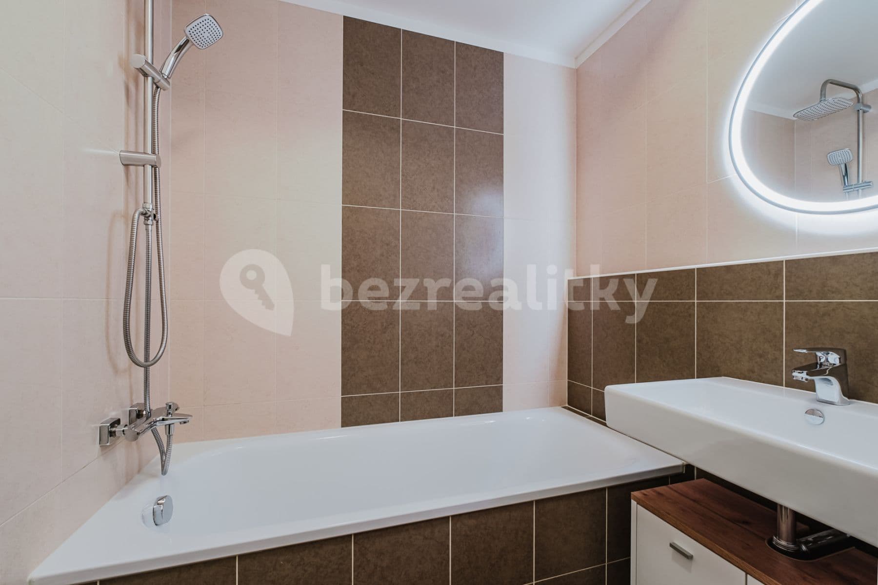 Pronájem bytu  40 m², Olgy Havlové, Praha, Praha