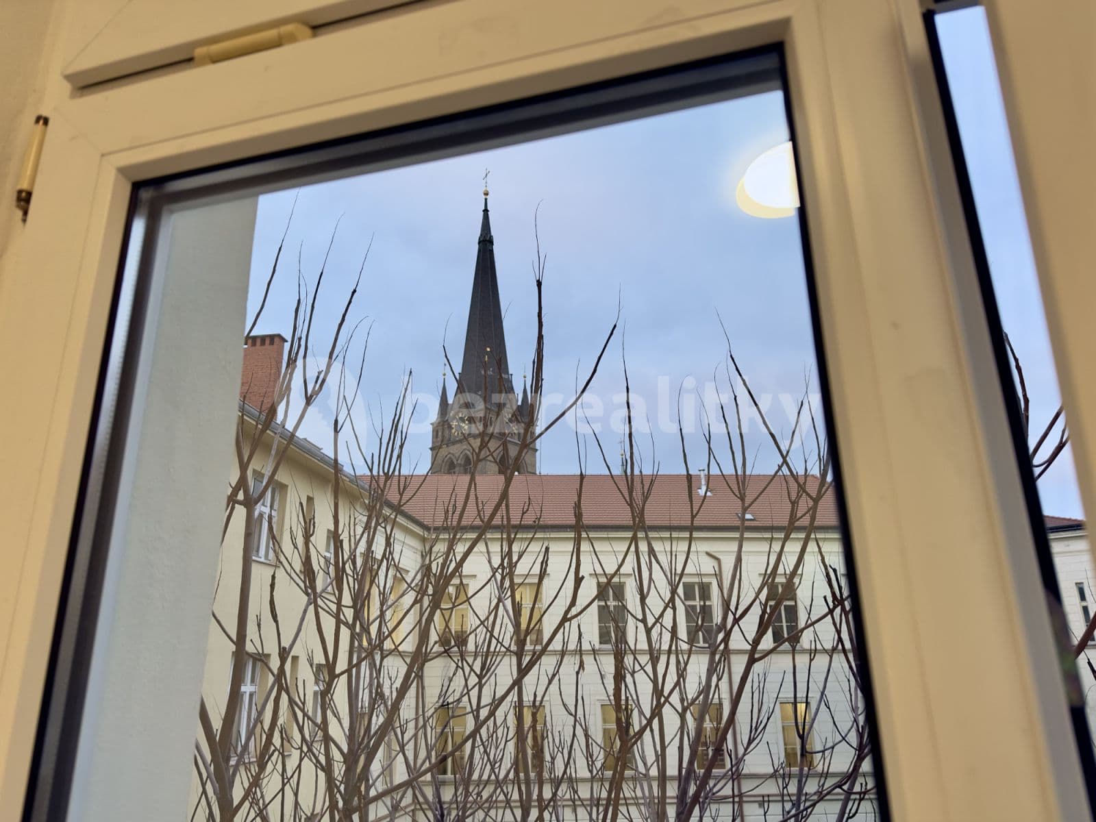 Pronájem bytu 1+kk 35 m², V. Nejedlého, Praha, Praha