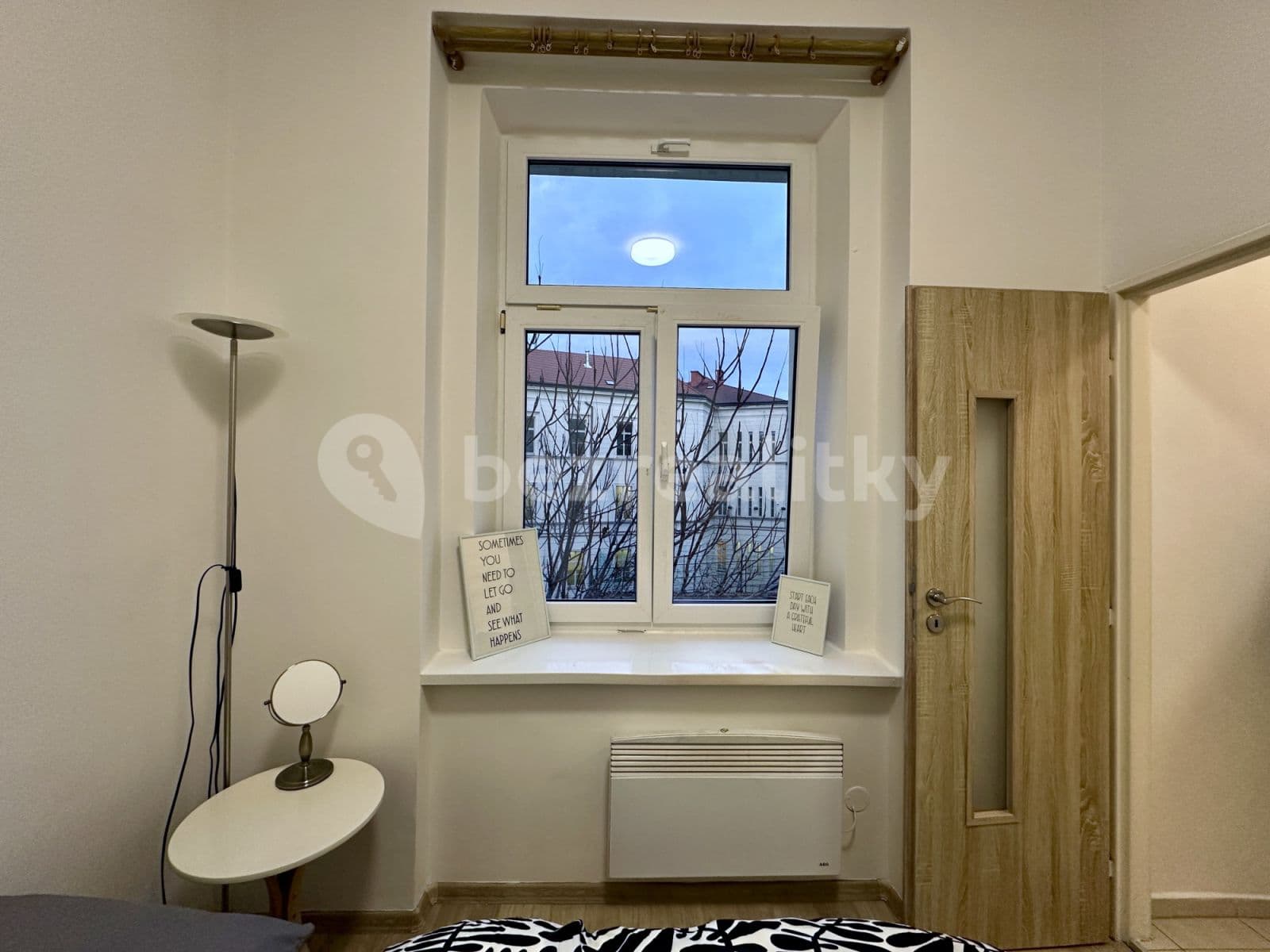 Pronájem bytu 1+kk 35 m², V. Nejedlého, Praha, Praha