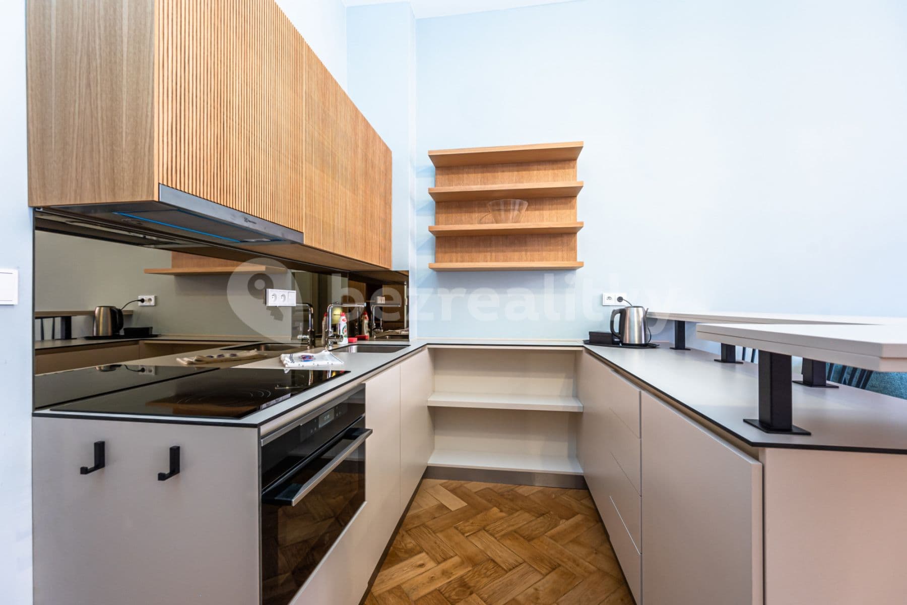 Pronájem bytu  80 m², Krkonošská, Praha, Praha